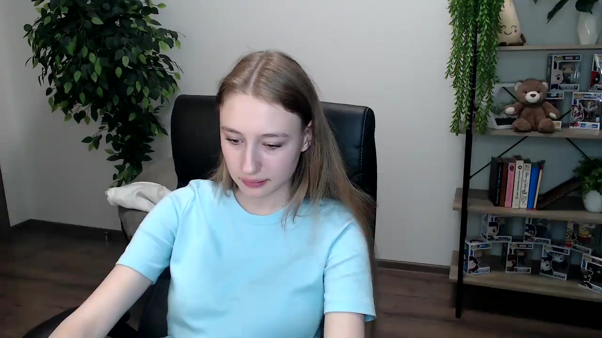 Gallery image thumbnail from HaleyVixen's myfreecams stream on, 11/15/2024, 13:22 image 14 of 20