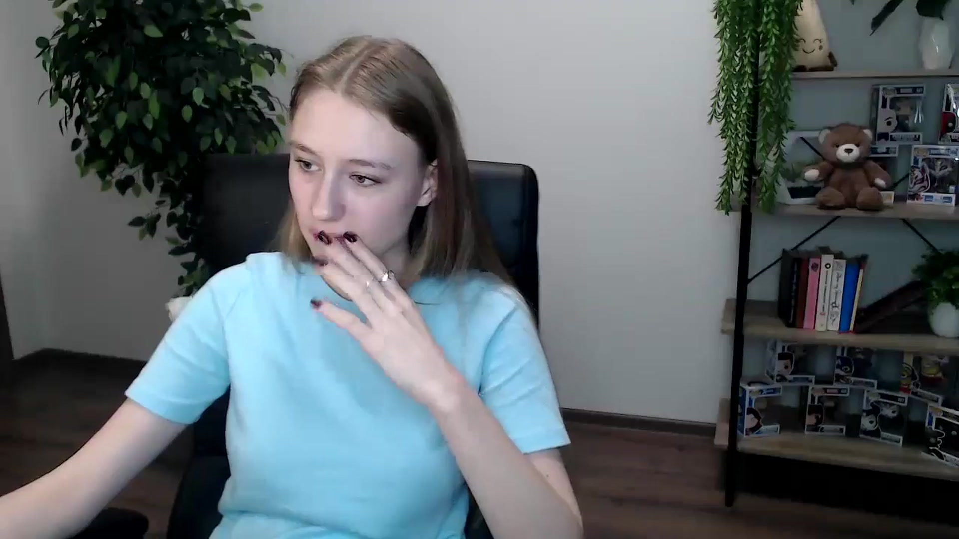 Gallery image thumbnail from HaleyVixen's myfreecams stream on, 11/15/2024, 13:22 image 15 of 20