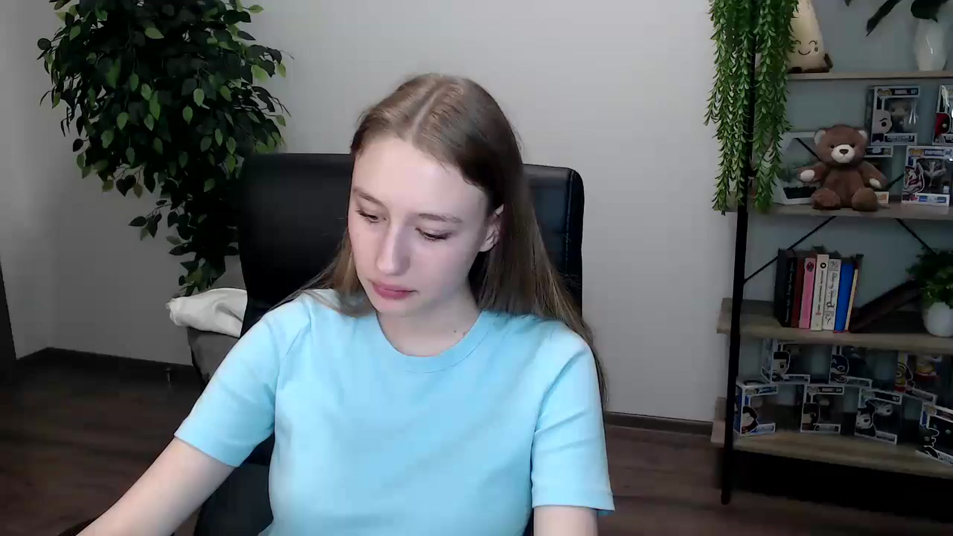 Gallery image thumbnail from HaleyVixen's myfreecams stream on, 11/15/2024, 13:22 image 18 of 20