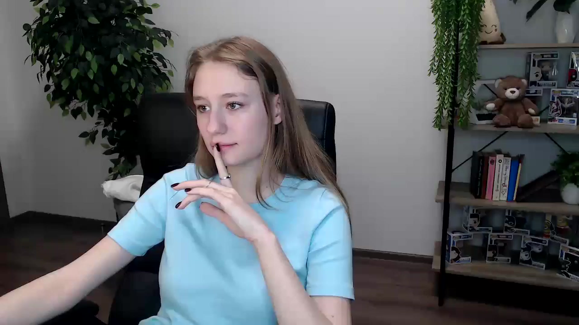 Gallery image thumbnail from HaleyVixen's myfreecams stream on, 11/15/2024, 13:22 image 5 of 20