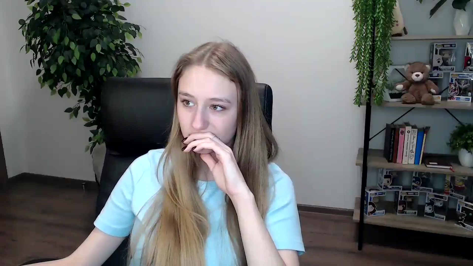 Gallery image thumbnail from HaleyVixen's myfreecams stream on, 11/15/2024, 14:18 image 8 of 20