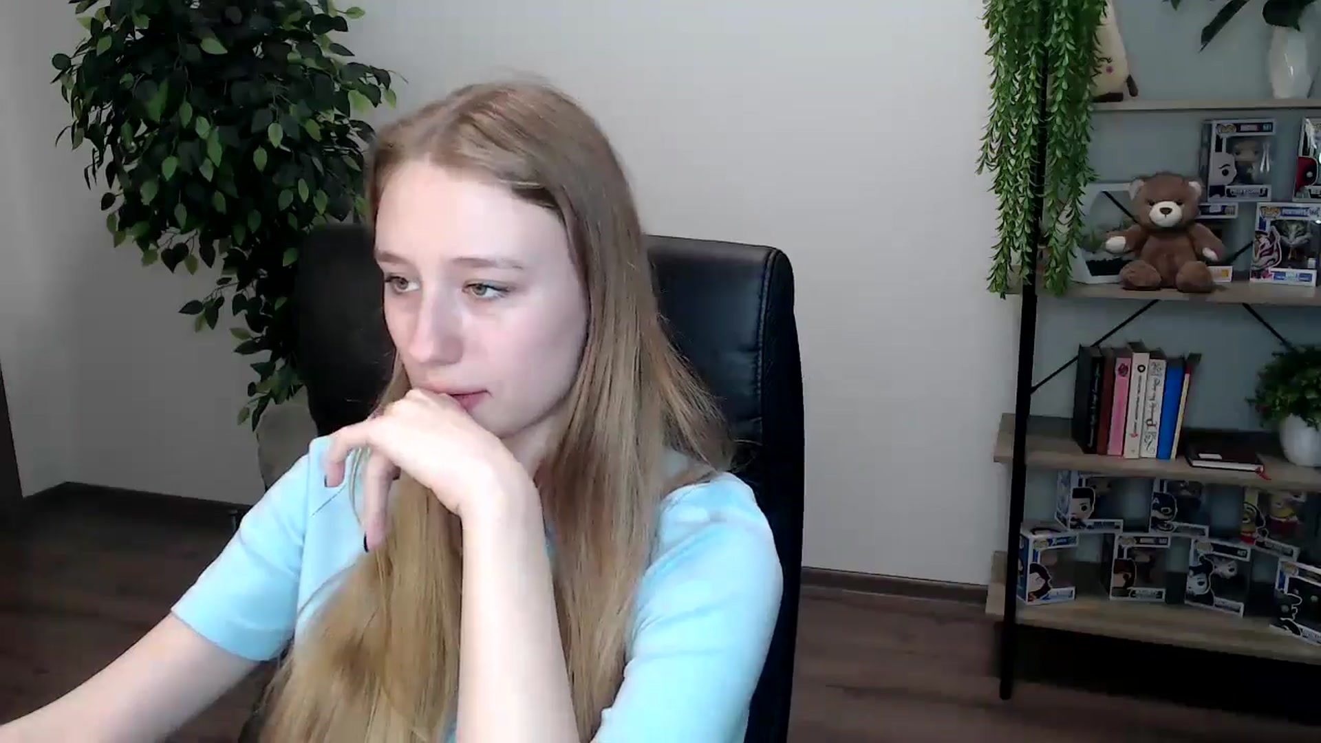Gallery image thumbnail from HaleyVixen's myfreecams stream on, 11/15/2024, 14:18 image 16 of 20