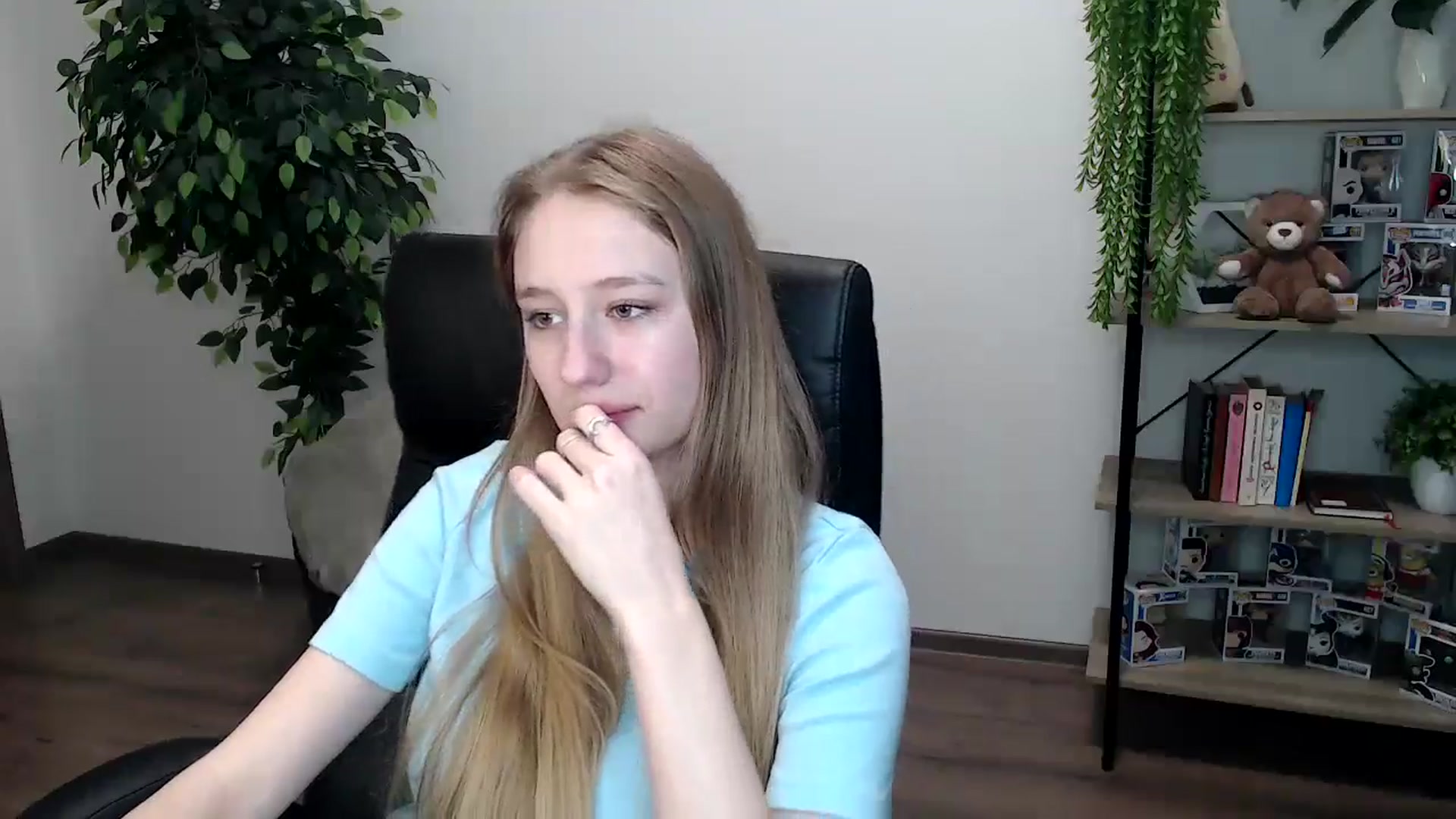 Gallery image thumbnail from HaleyVixen's myfreecams stream on, 11/15/2024, 14:18 image 2 of 20