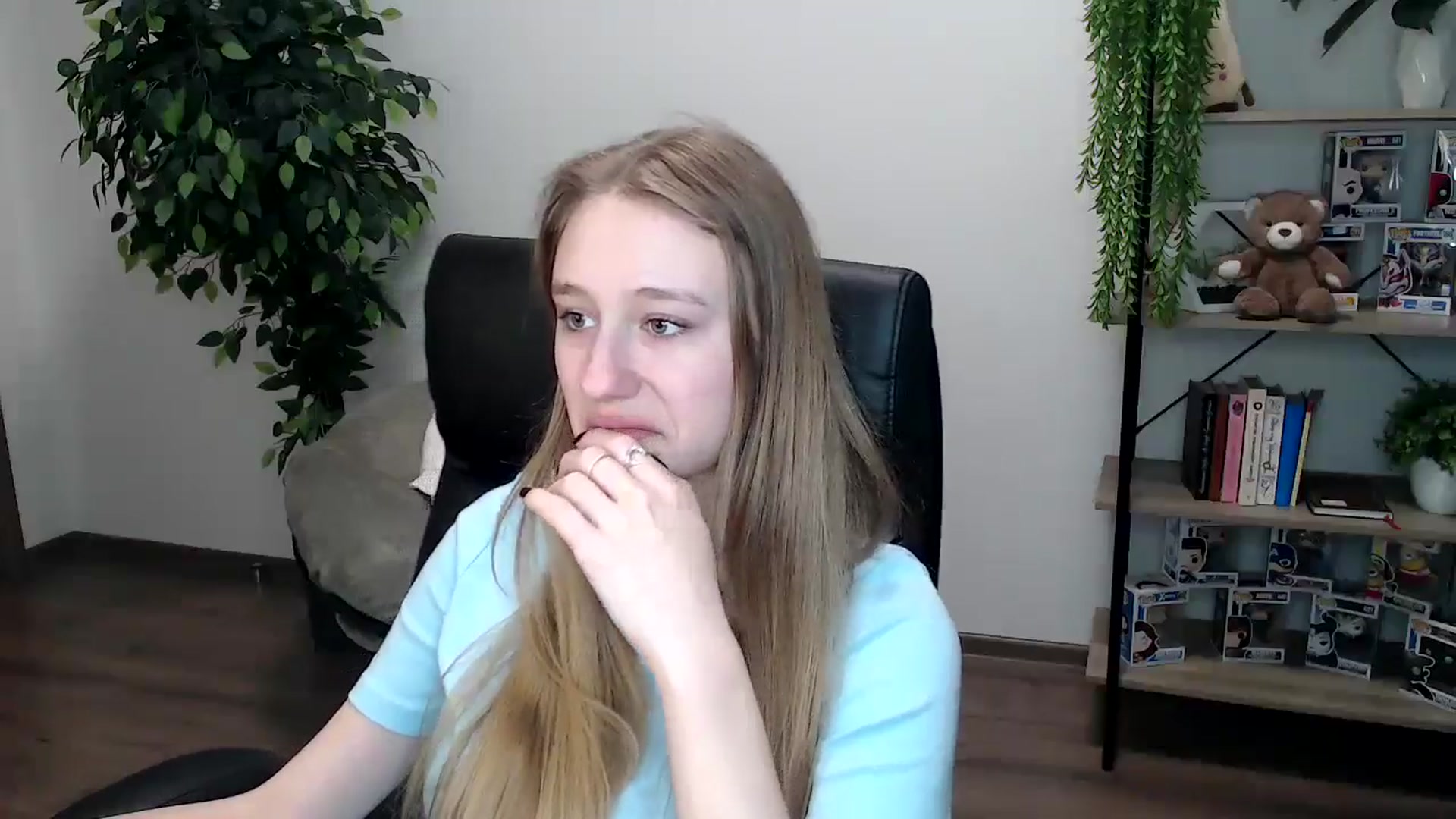 Gallery image thumbnail from HaleyVixen's myfreecams stream on, 11/15/2024, 14:18 image 7 of 20