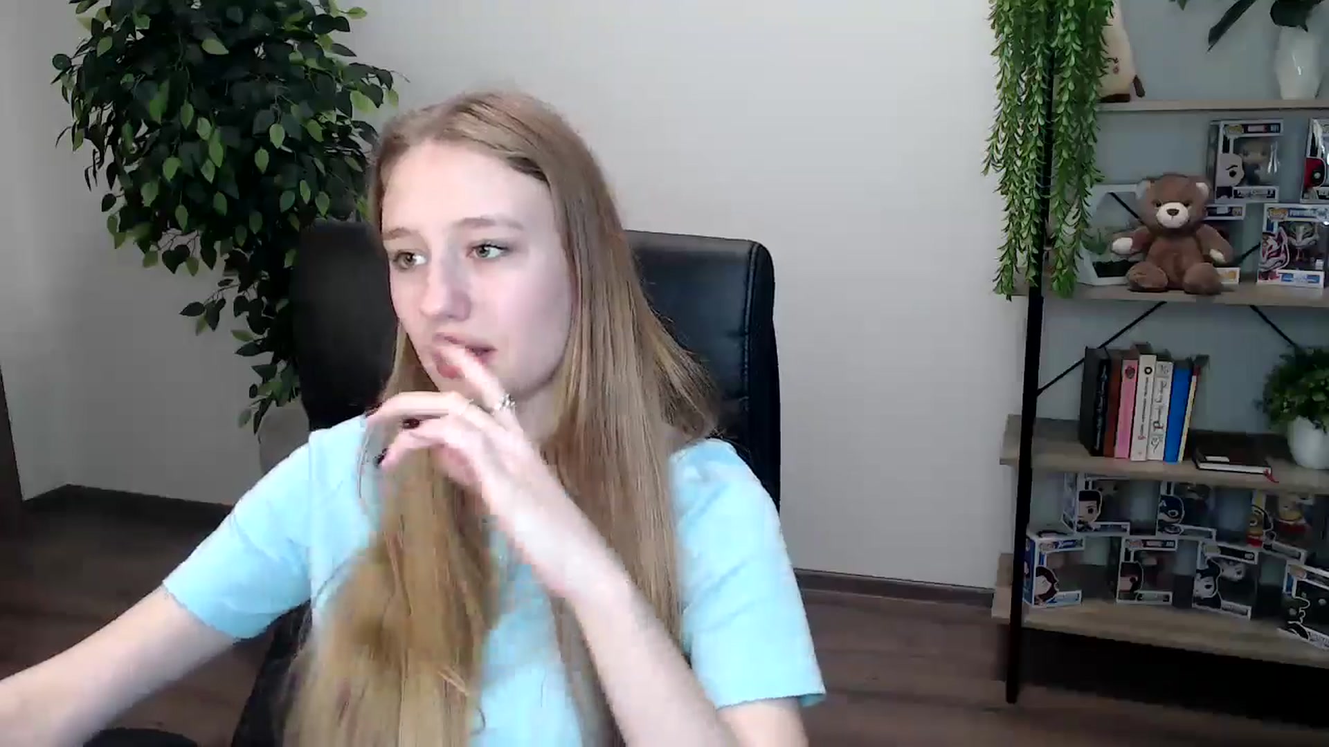 Gallery image thumbnail from HaleyVixen's myfreecams stream on, 11/15/2024, 14:18 image 18 of 20