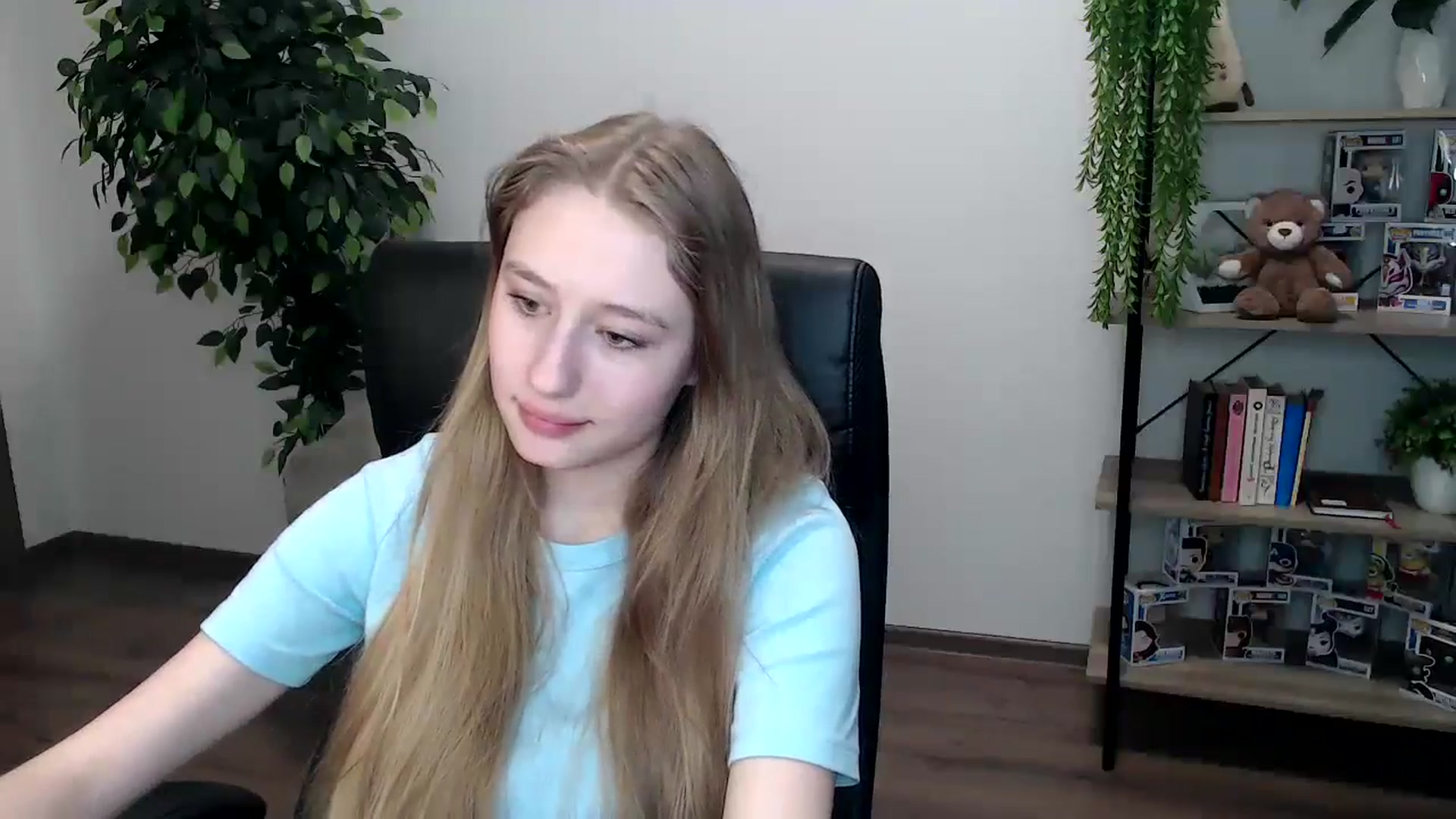 Gallery image thumbnail from HaleyVixen's myfreecams stream on, 11/15/2024, 14:47 image 4 of 20