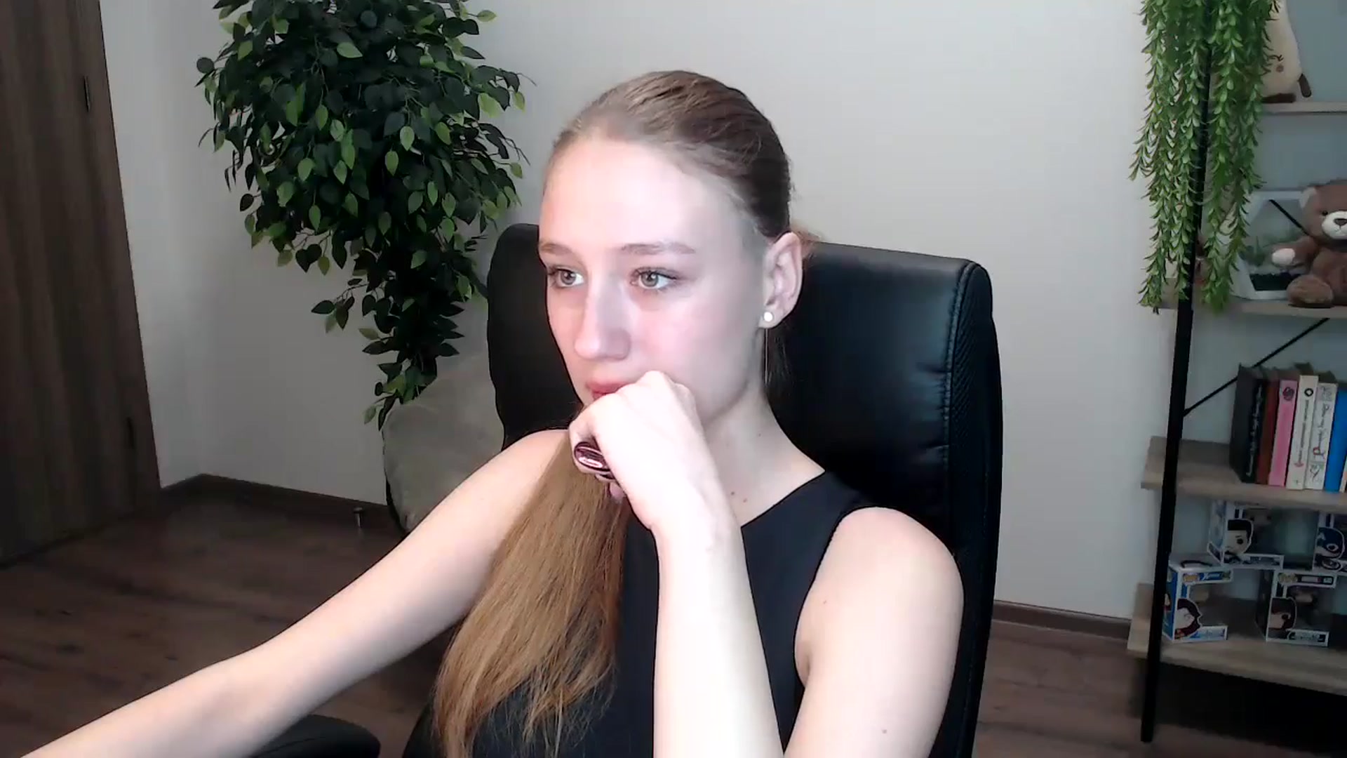 Gallery image thumbnail from HaleyVixen's myfreecams stream on, 11/16/2024, 09:29 image 13 of 20