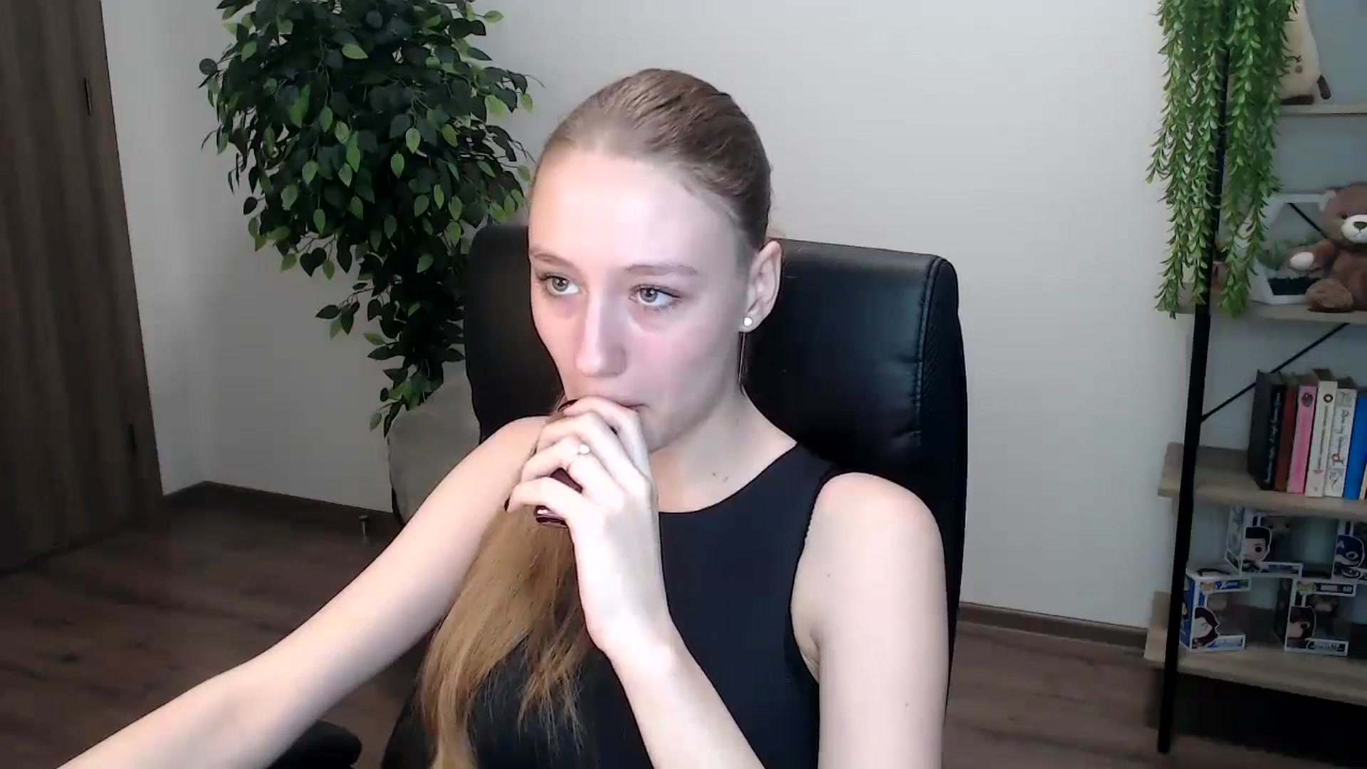 Gallery image thumbnail from HaleyVixen's myfreecams stream on, 11/16/2024, 09:29 image 5 of 20