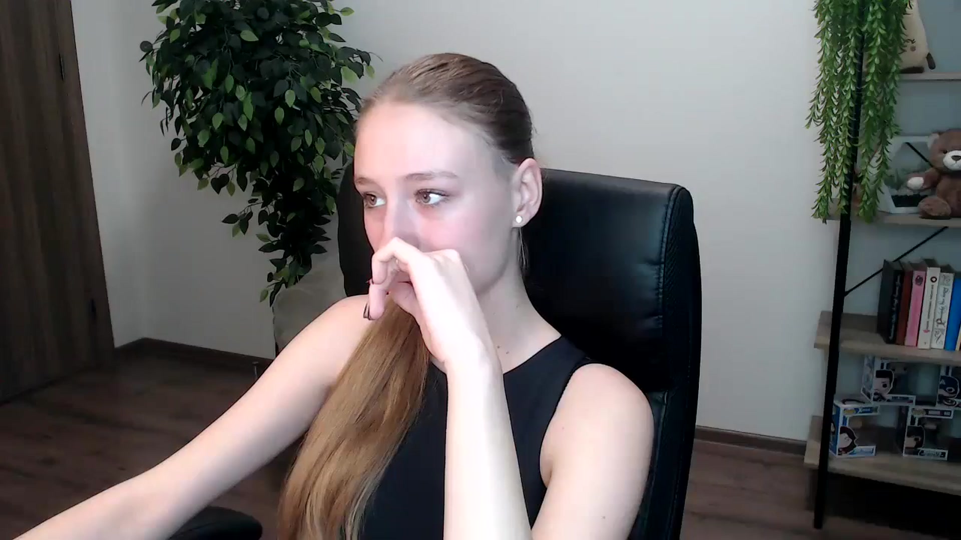 Gallery image thumbnail from HaleyVixen's myfreecams stream on, 11/16/2024, 09:29 image 19 of 20