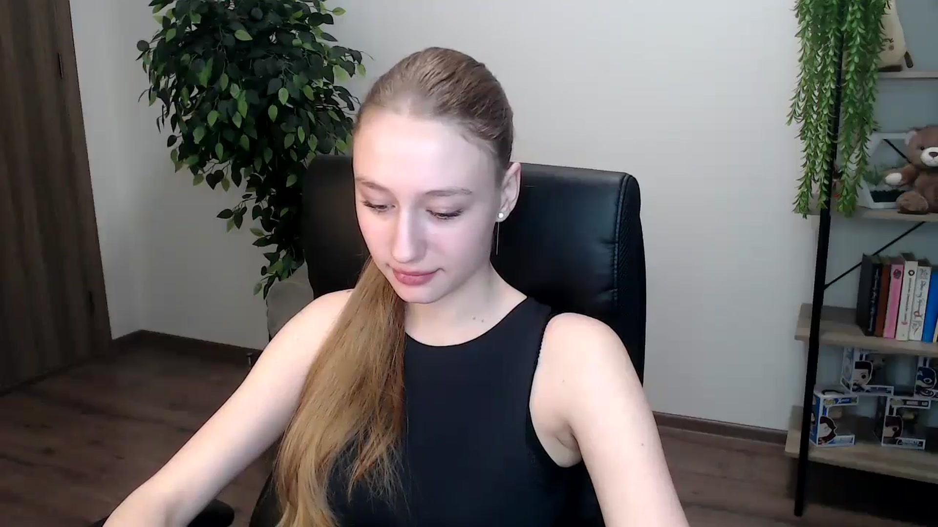 Gallery image thumbnail from HaleyVixen's myfreecams stream on, 11/16/2024, 09:29 image 2 of 20