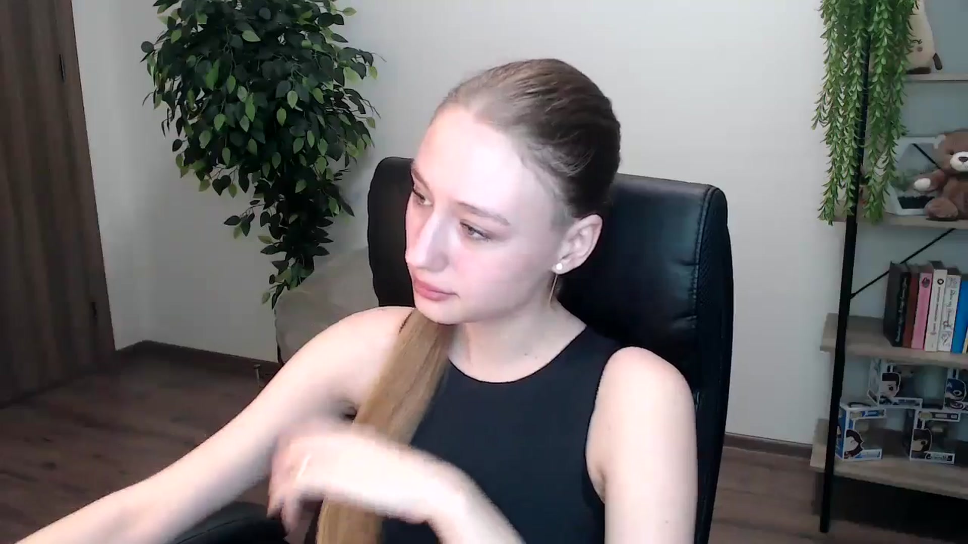 Gallery image thumbnail from HaleyVixen's myfreecams stream on, 11/16/2024, 09:29 image 17 of 20