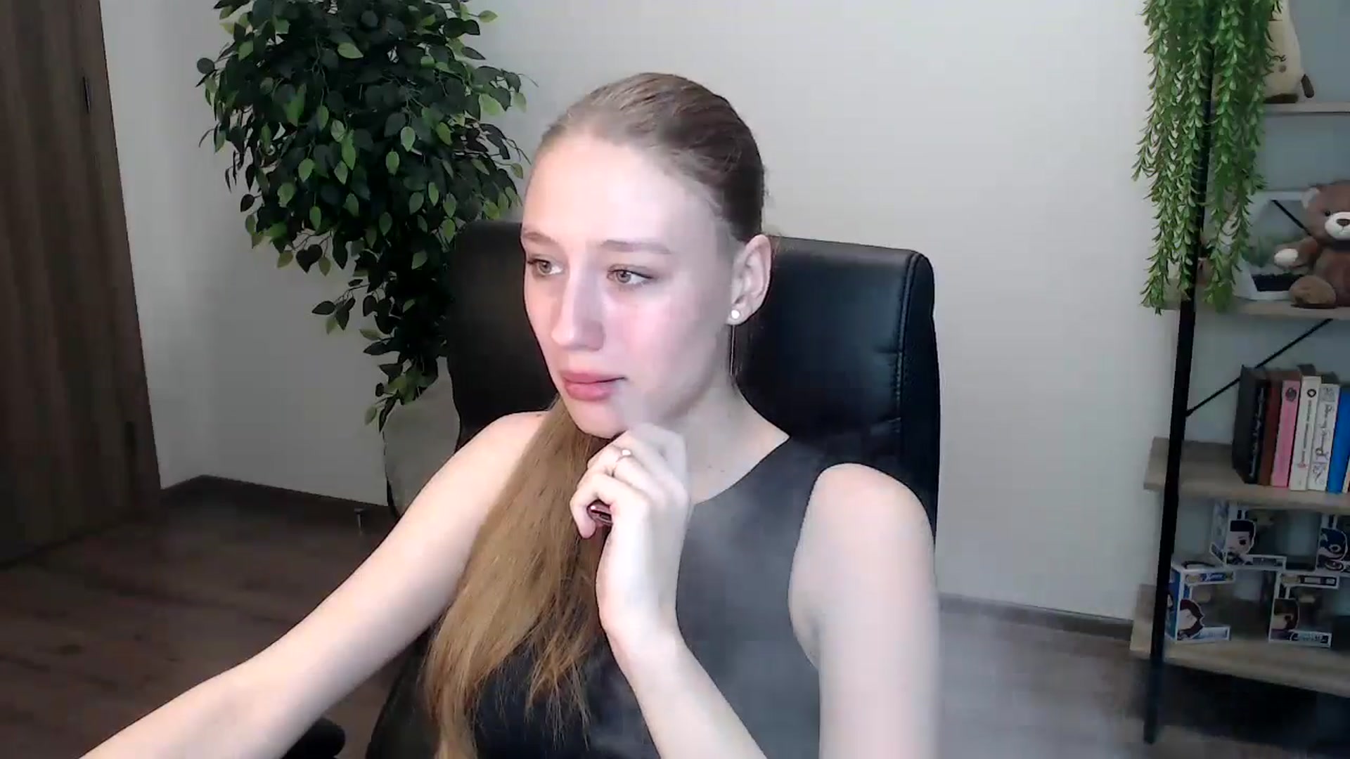 Gallery image thumbnail from HaleyVixen's myfreecams stream on, 11/16/2024, 09:29 image 6 of 20
