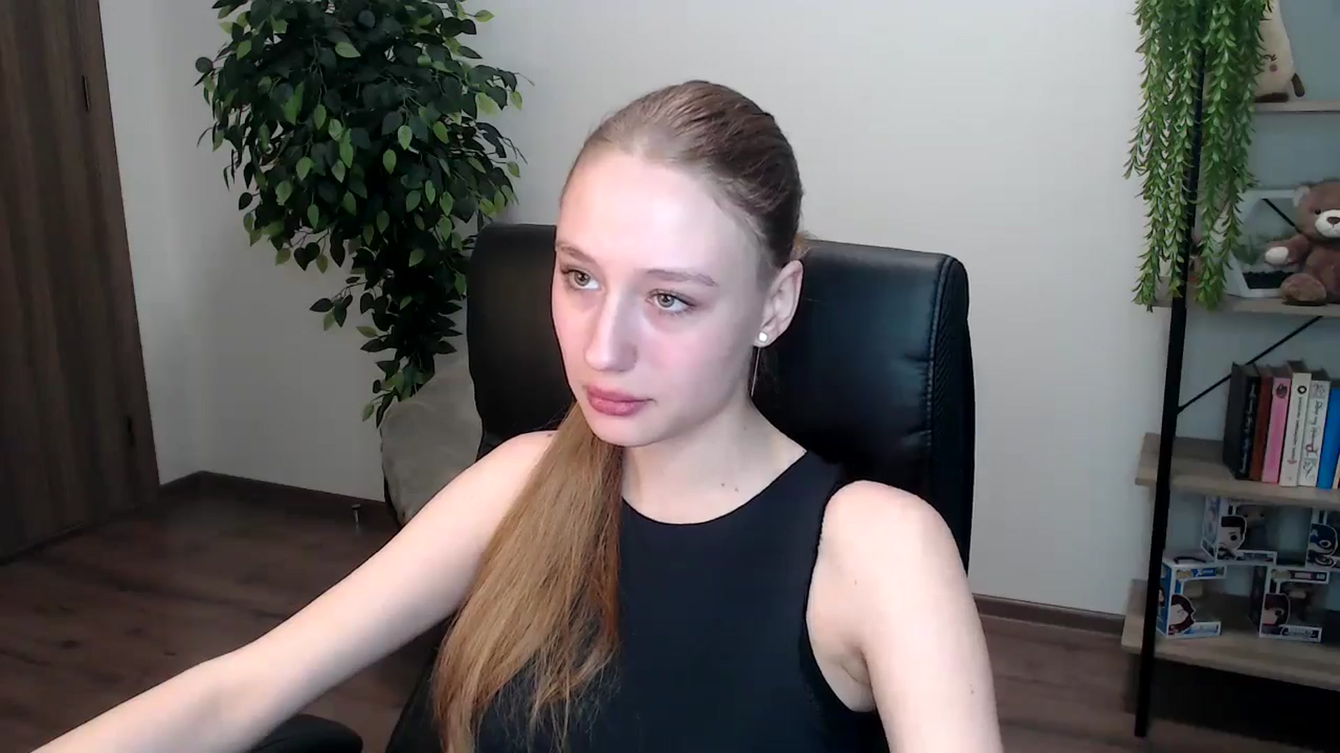 Gallery image thumbnail from HaleyVixen's myfreecams stream on, 11/16/2024, 09:29 image 14 of 20