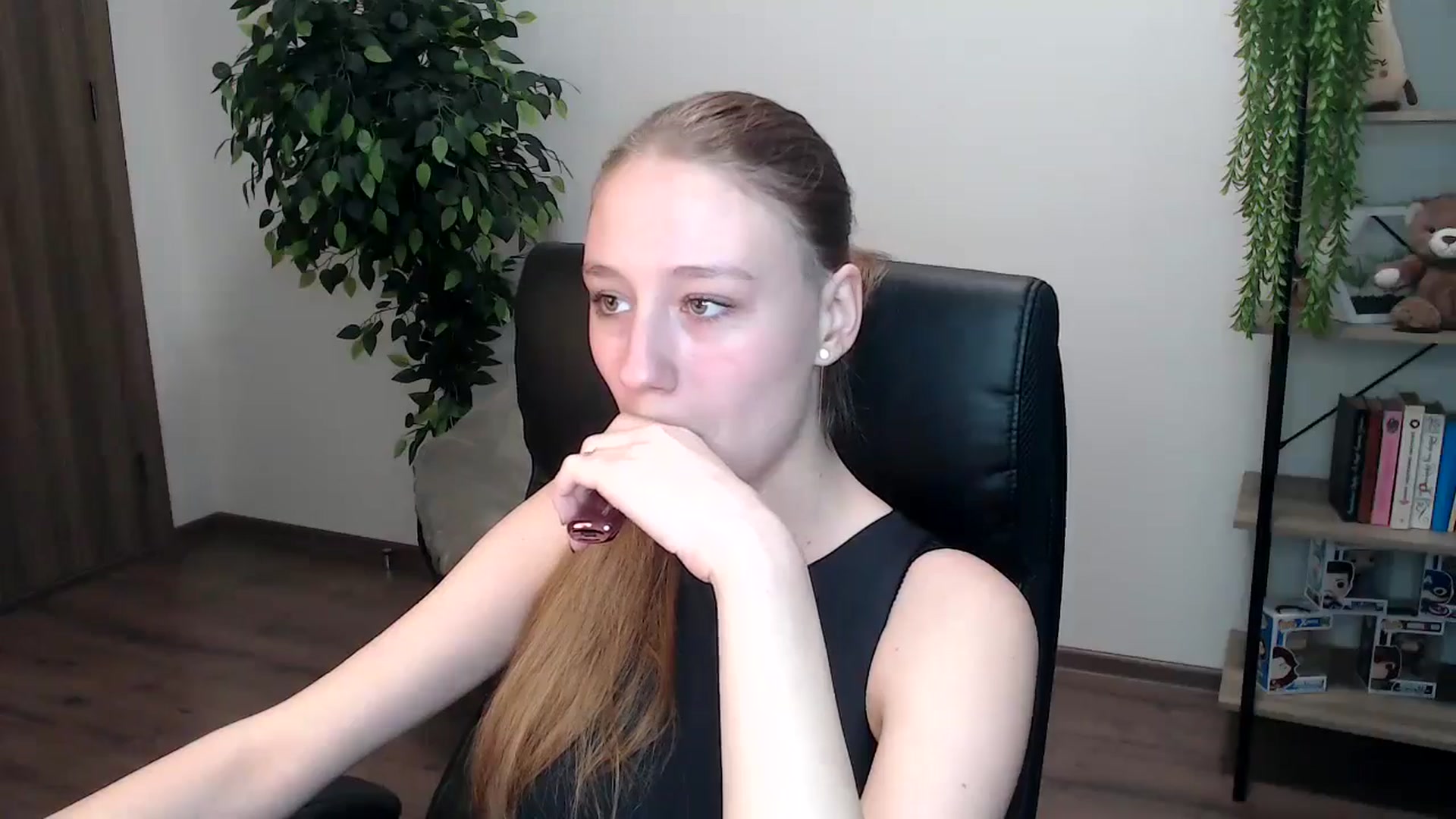 Gallery image thumbnail from HaleyVixen's myfreecams stream on, 11/16/2024, 09:29 image 15 of 20