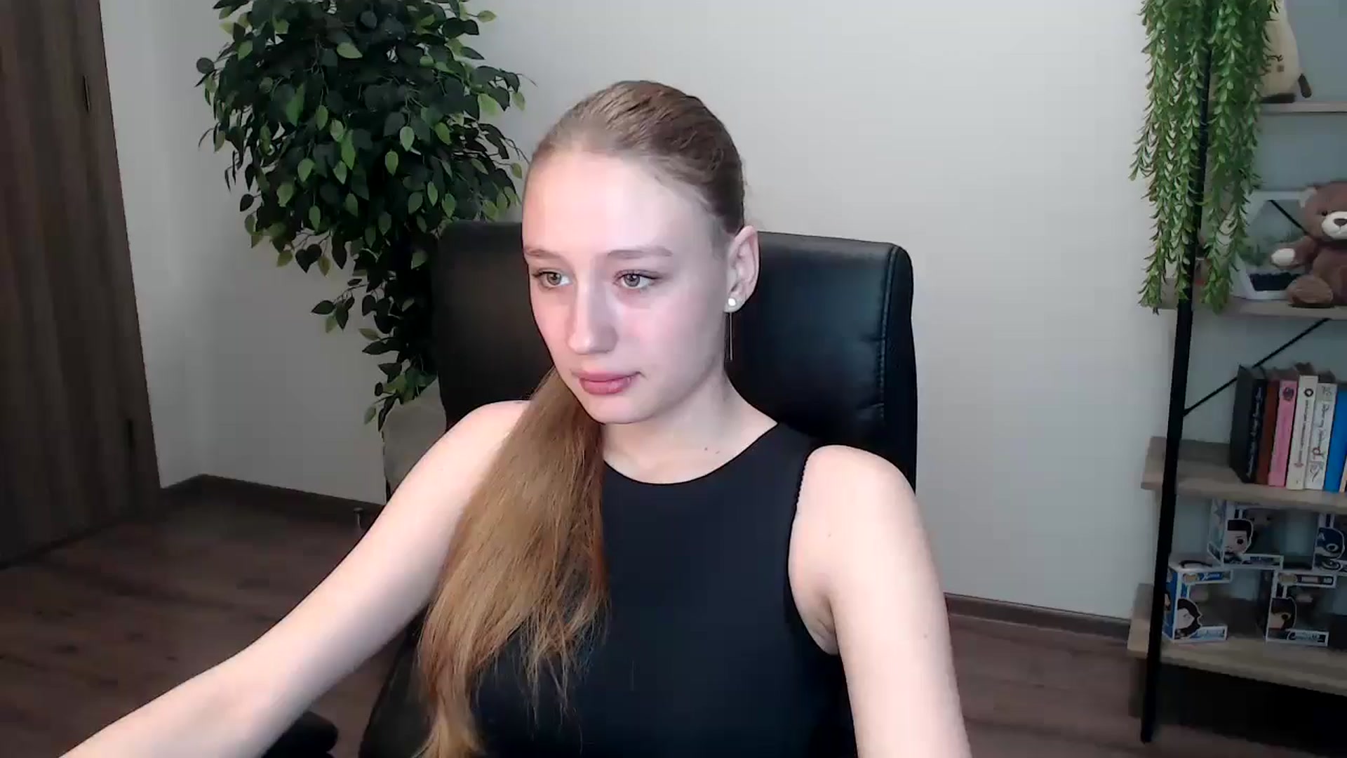 Gallery image thumbnail from HaleyVixen's myfreecams stream on, 11/16/2024, 09:29 image 9 of 20
