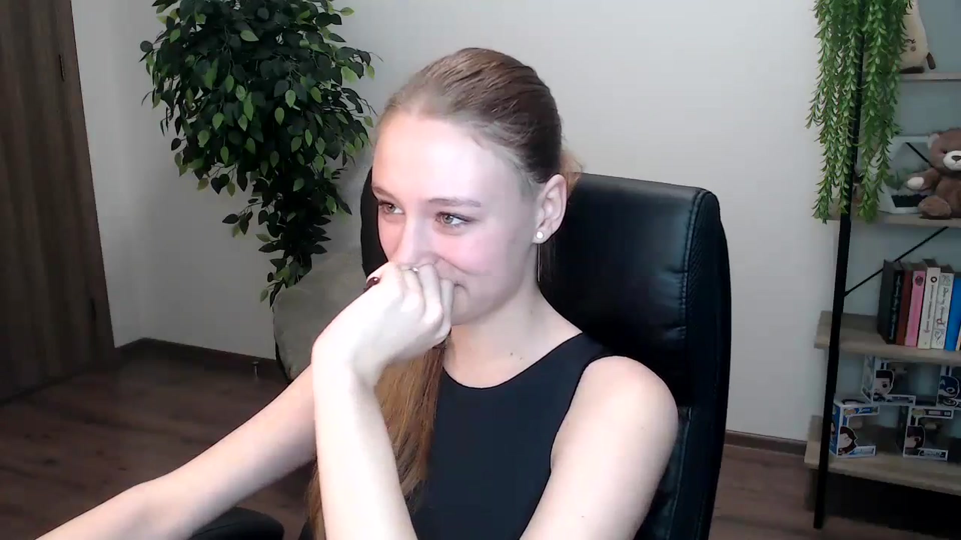 Gallery image thumbnail from HaleyVixen's myfreecams stream on, 11/16/2024, 09:29 image 12 of 20