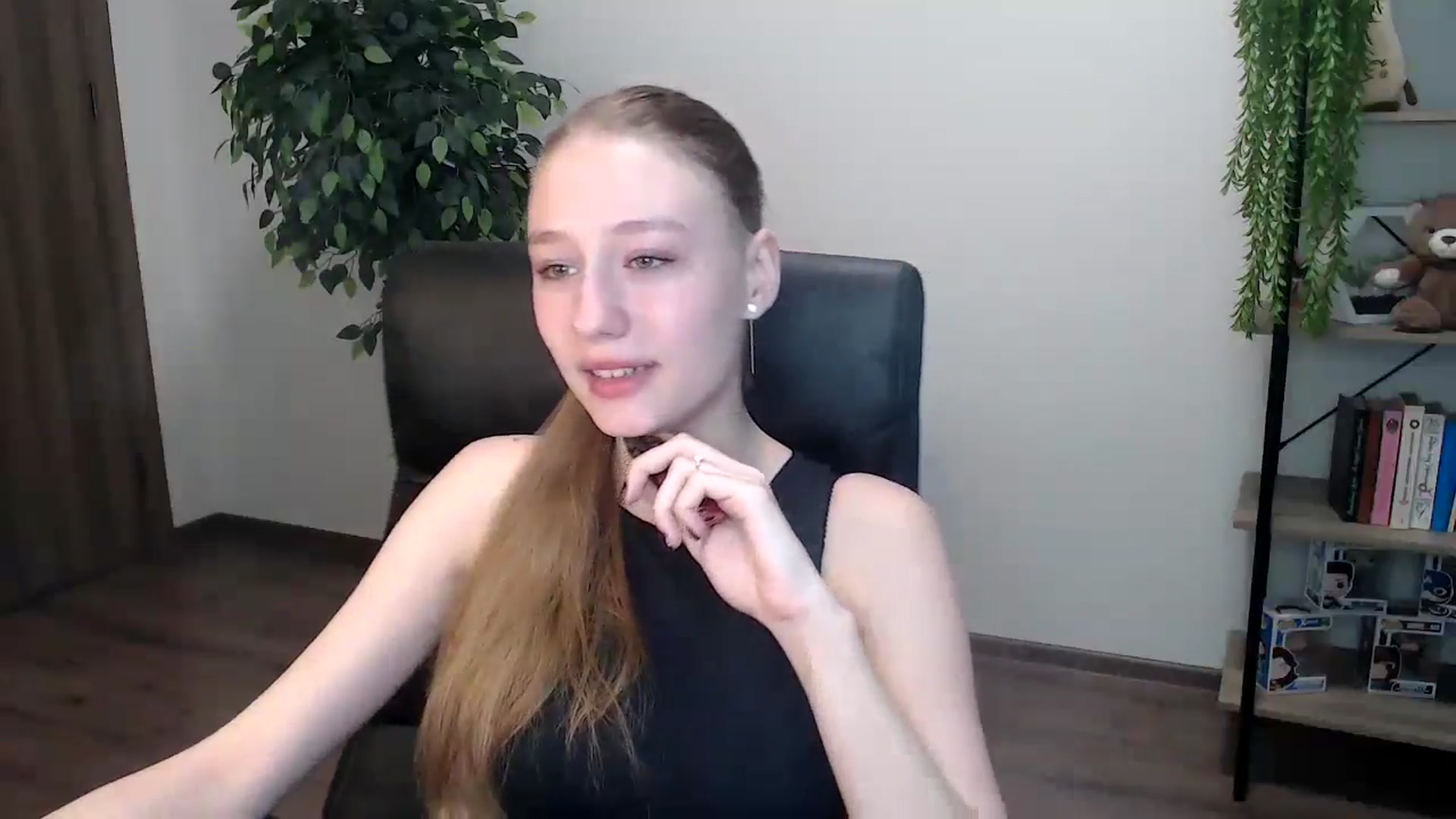 Gallery image thumbnail from HaleyVixen's myfreecams stream on, 11/16/2024, 09:29 image 7 of 20