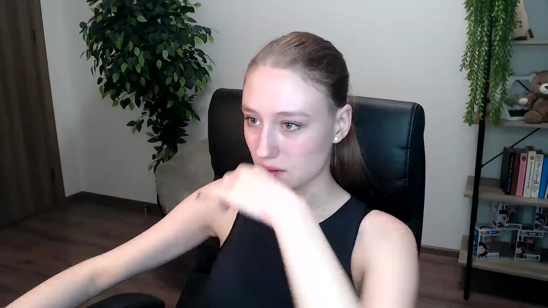 Gallery image thumbnail from HaleyVixen's myfreecams stream on, 11/16/2024, 10:59 image 14 of 20