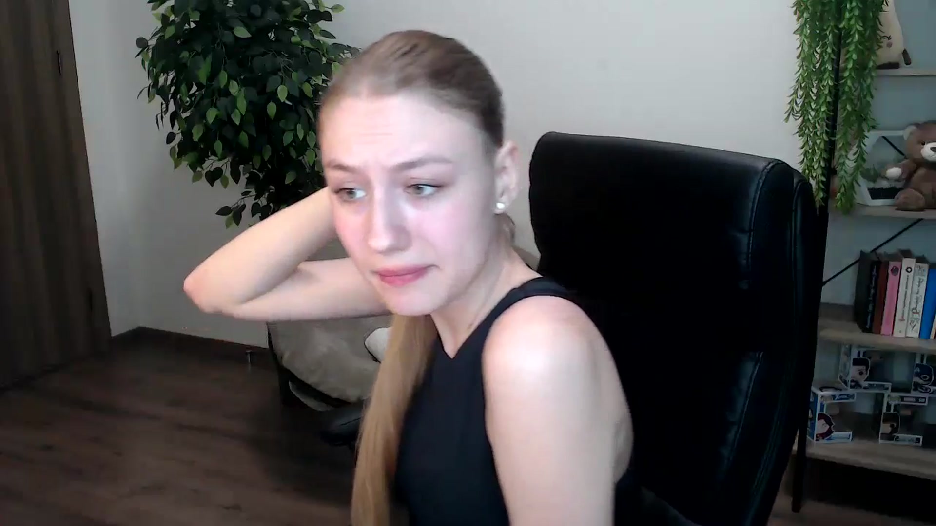 Gallery image thumbnail from HaleyVixen's myfreecams stream on, 11/16/2024, 10:59 image 16 of 20