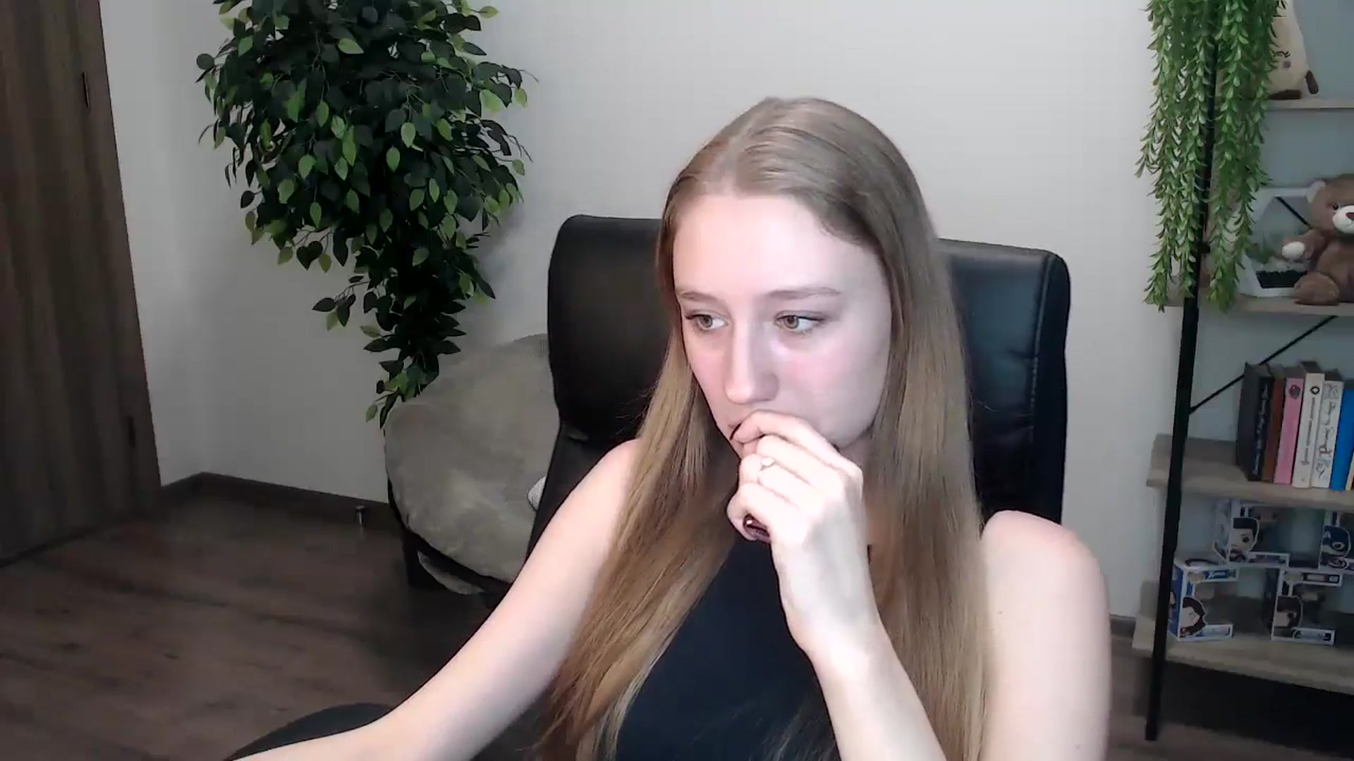 Gallery image thumbnail from HaleyVixen's myfreecams stream on, 11/16/2024, 10:59 image 20 of 20