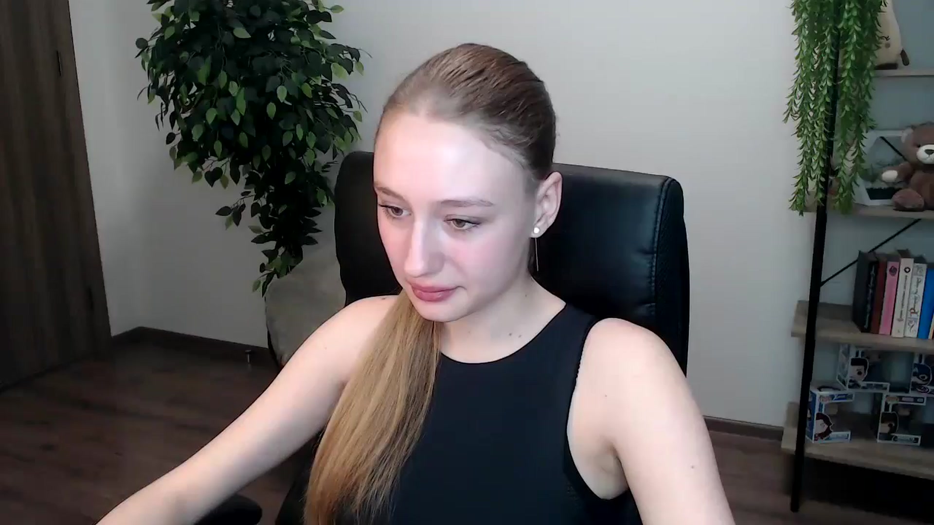 Gallery image thumbnail from HaleyVixen's myfreecams stream on, 11/16/2024, 10:59 image 1 of 20