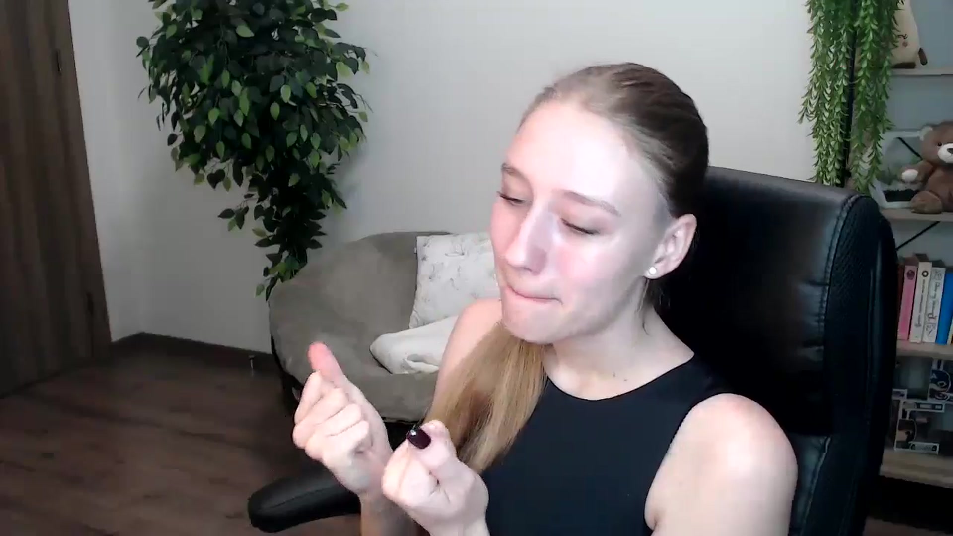 Gallery image thumbnail from HaleyVixen's myfreecams stream on, 11/16/2024, 10:59 image 17 of 20