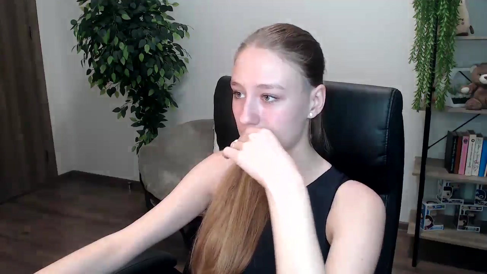 Gallery image thumbnail from HaleyVixen's myfreecams stream on, 11/16/2024, 10:59 image 10 of 20