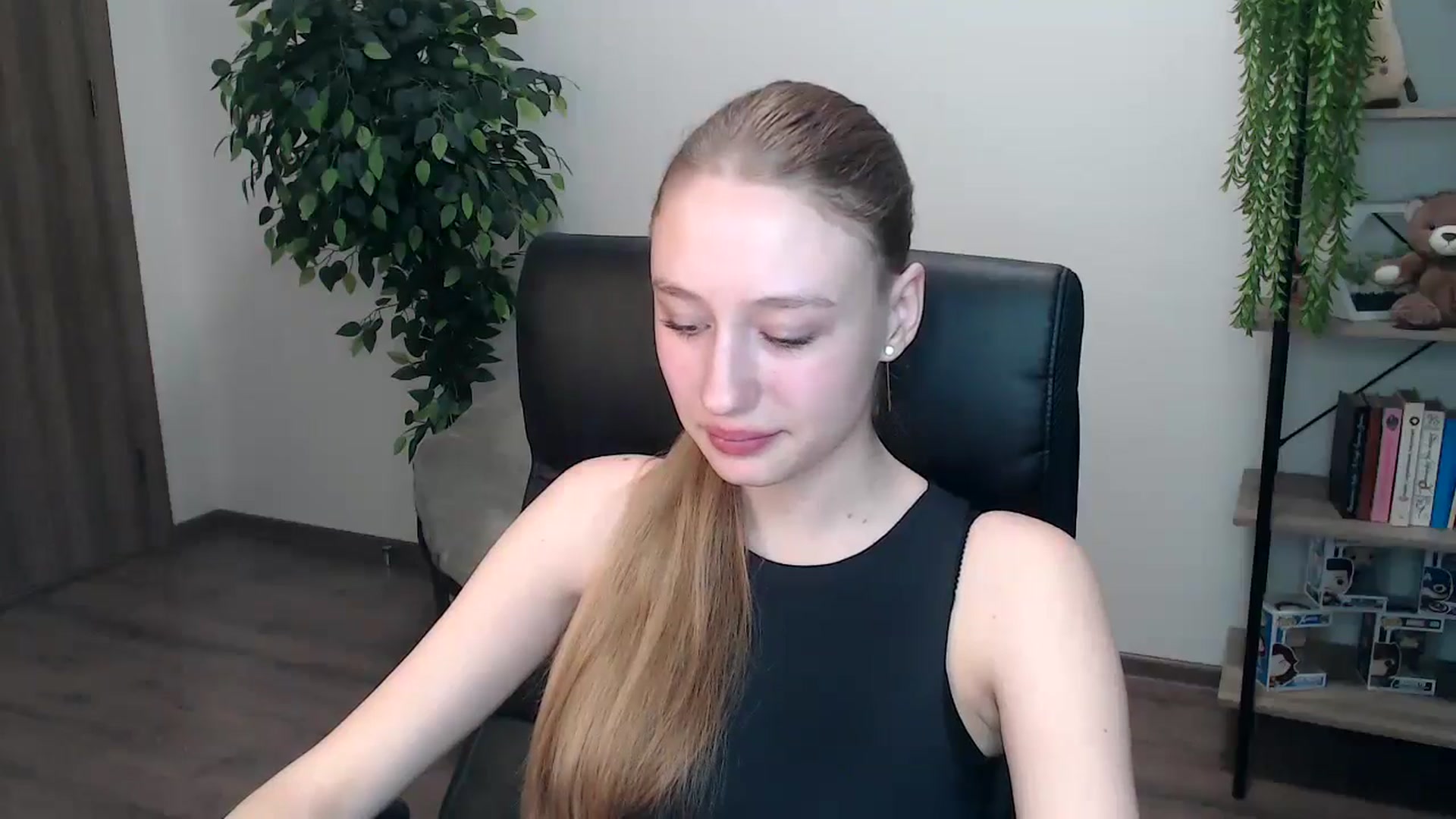 Gallery image thumbnail from HaleyVixen's myfreecams stream on, 11/16/2024, 10:59 image 4 of 20