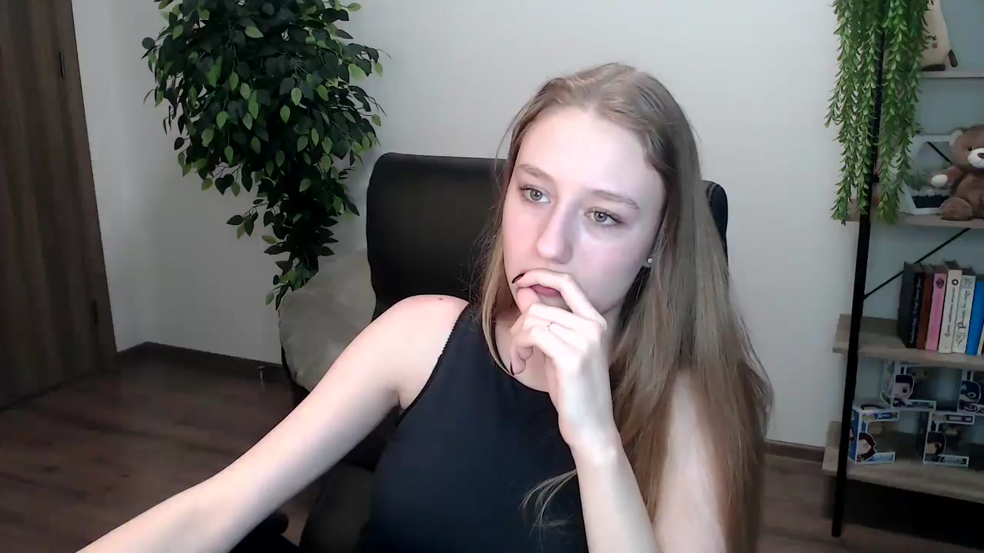 Gallery image thumbnail from HaleyVixen's myfreecams stream on, 11/16/2024, 11:55 image 1 of 20