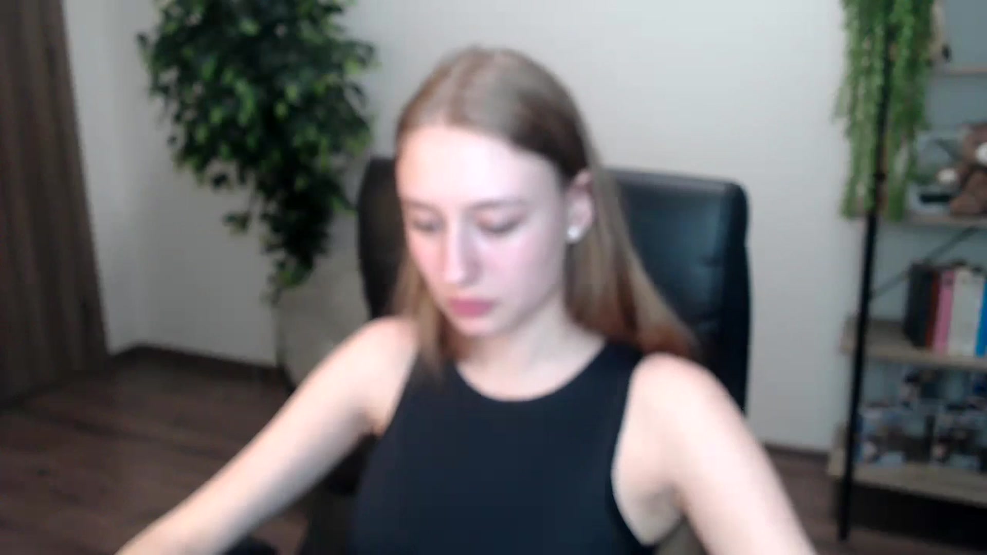Gallery image thumbnail from HaleyVixen's myfreecams stream on, 11/16/2024, 11:55 image 19 of 20