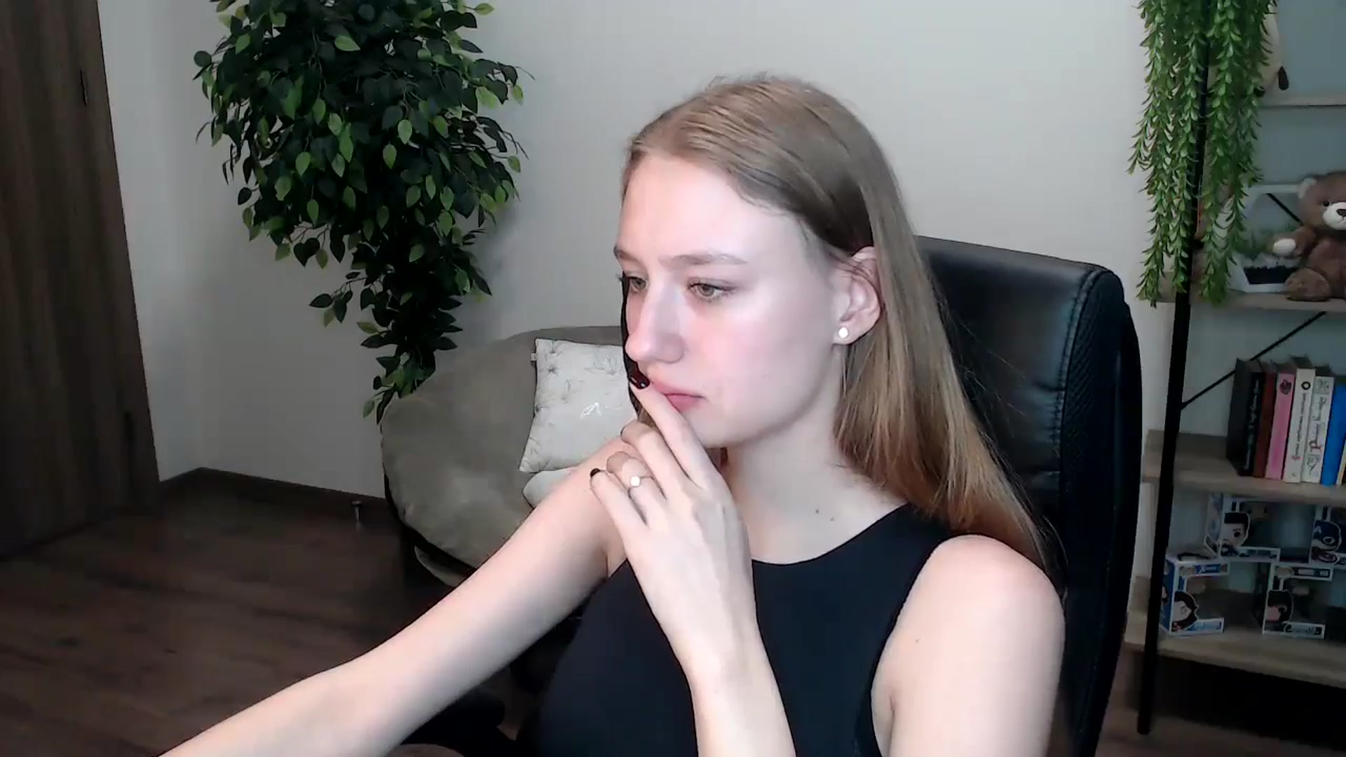 Gallery image thumbnail from HaleyVixen's myfreecams stream on, 11/16/2024, 11:55 image 20 of 20