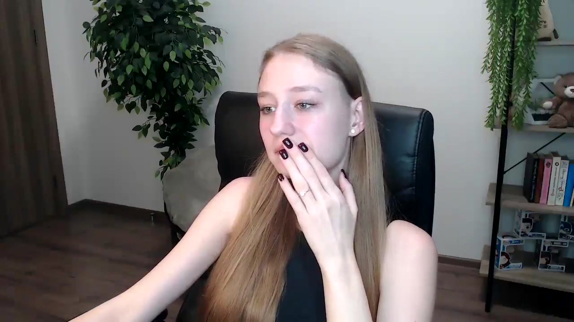Gallery image thumbnail from HaleyVixen's myfreecams stream on, 11/16/2024, 11:55 image 7 of 20