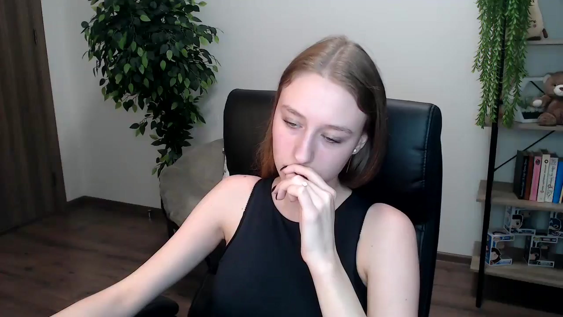Gallery image thumbnail from HaleyVixen's myfreecams stream on, 11/16/2024, 11:55 image 14 of 20