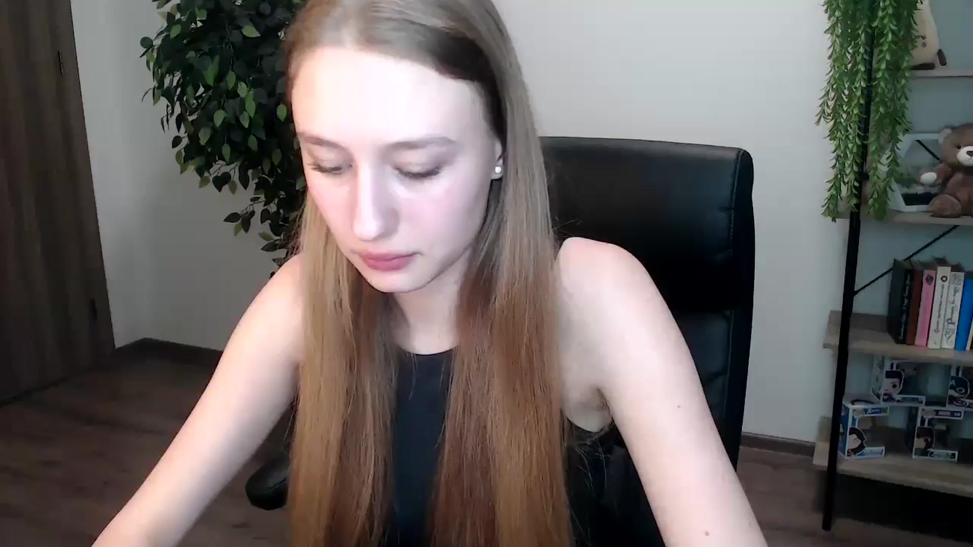 Gallery image thumbnail from HaleyVixen's myfreecams stream on, 11/16/2024, 11:55 image 12 of 20