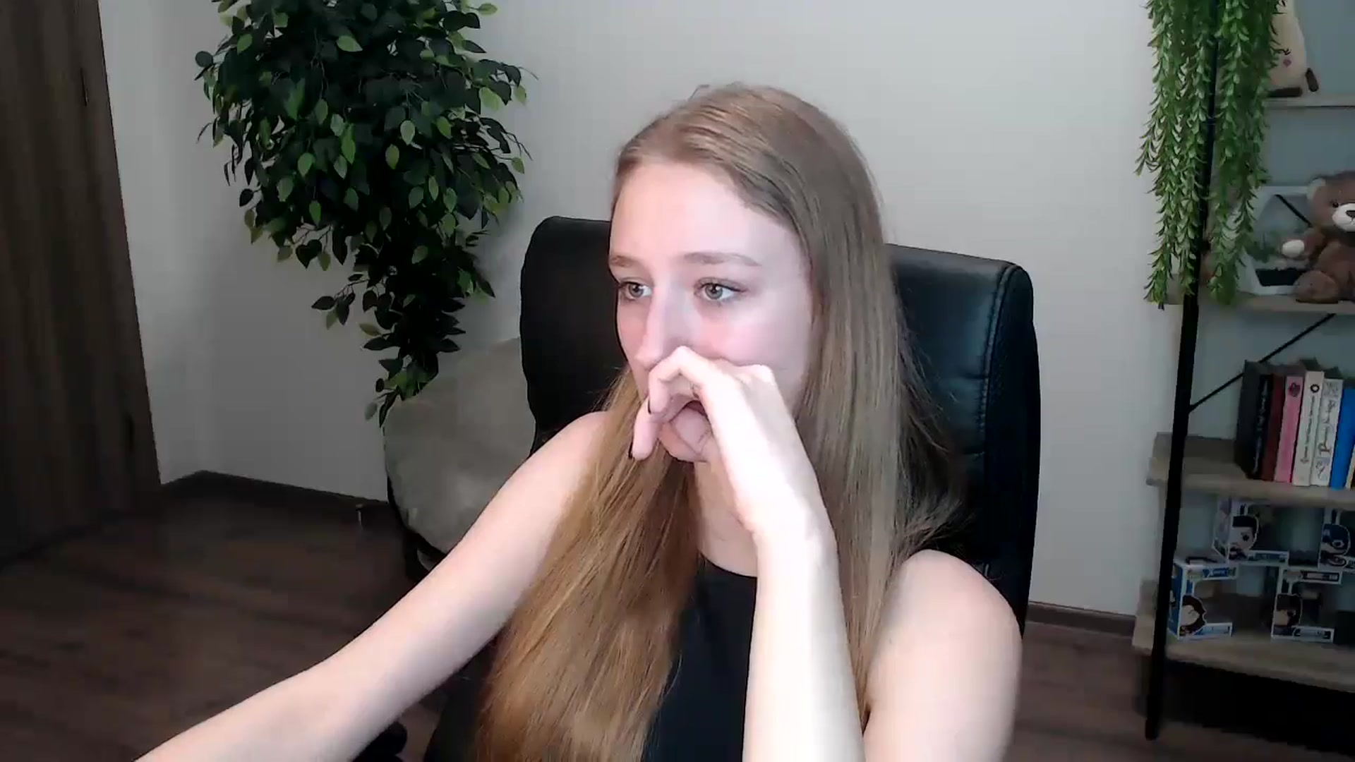 Gallery image thumbnail from HaleyVixen's myfreecams stream on, 11/16/2024, 11:55 image 10 of 20