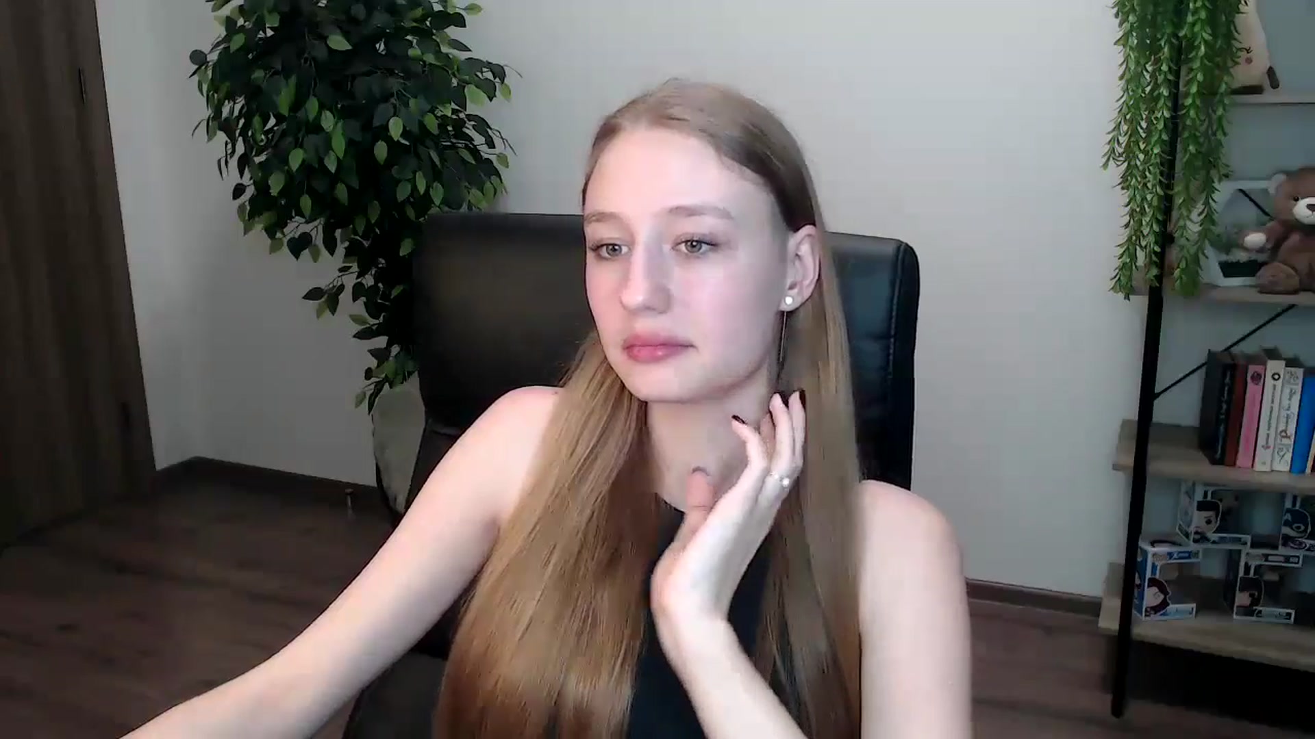 Gallery image thumbnail from HaleyVixen's myfreecams stream on, 11/16/2024, 11:55 image 6 of 20