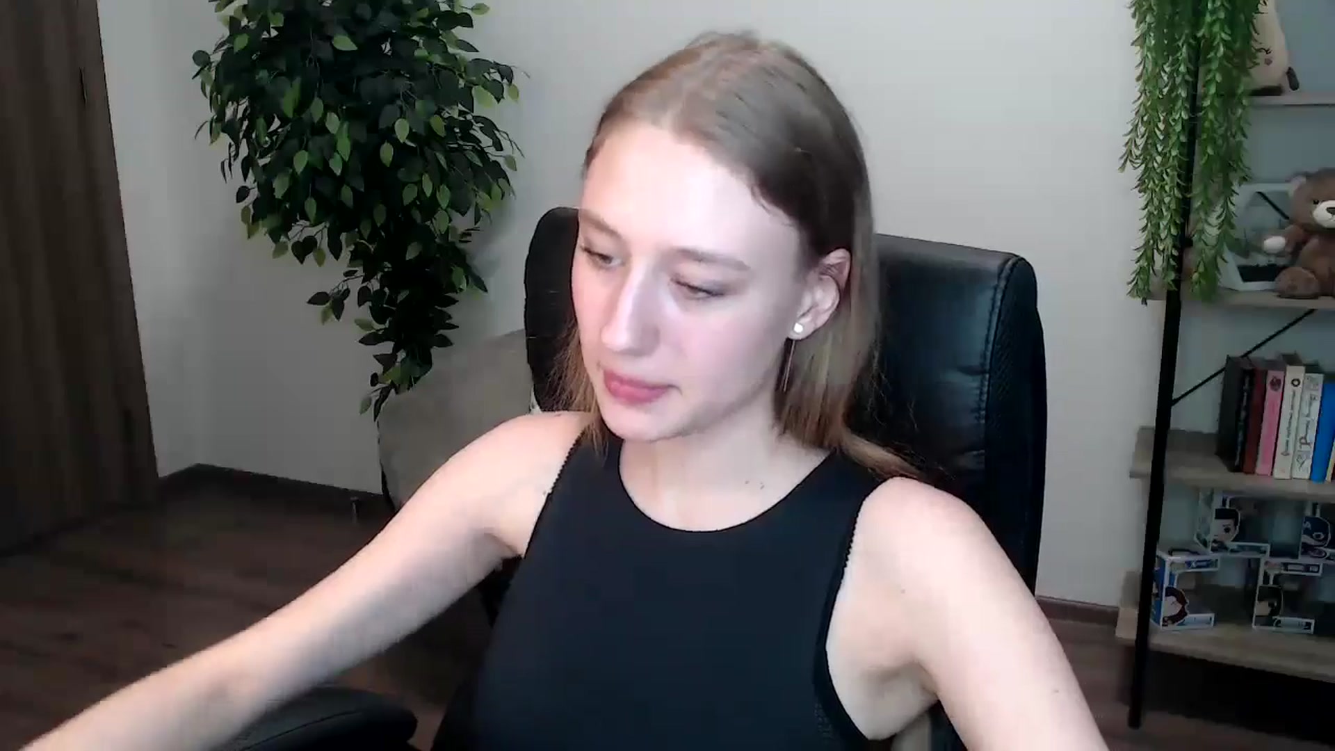 Gallery image thumbnail from HaleyVixen's myfreecams stream on, 11/16/2024, 11:55 image 17 of 20