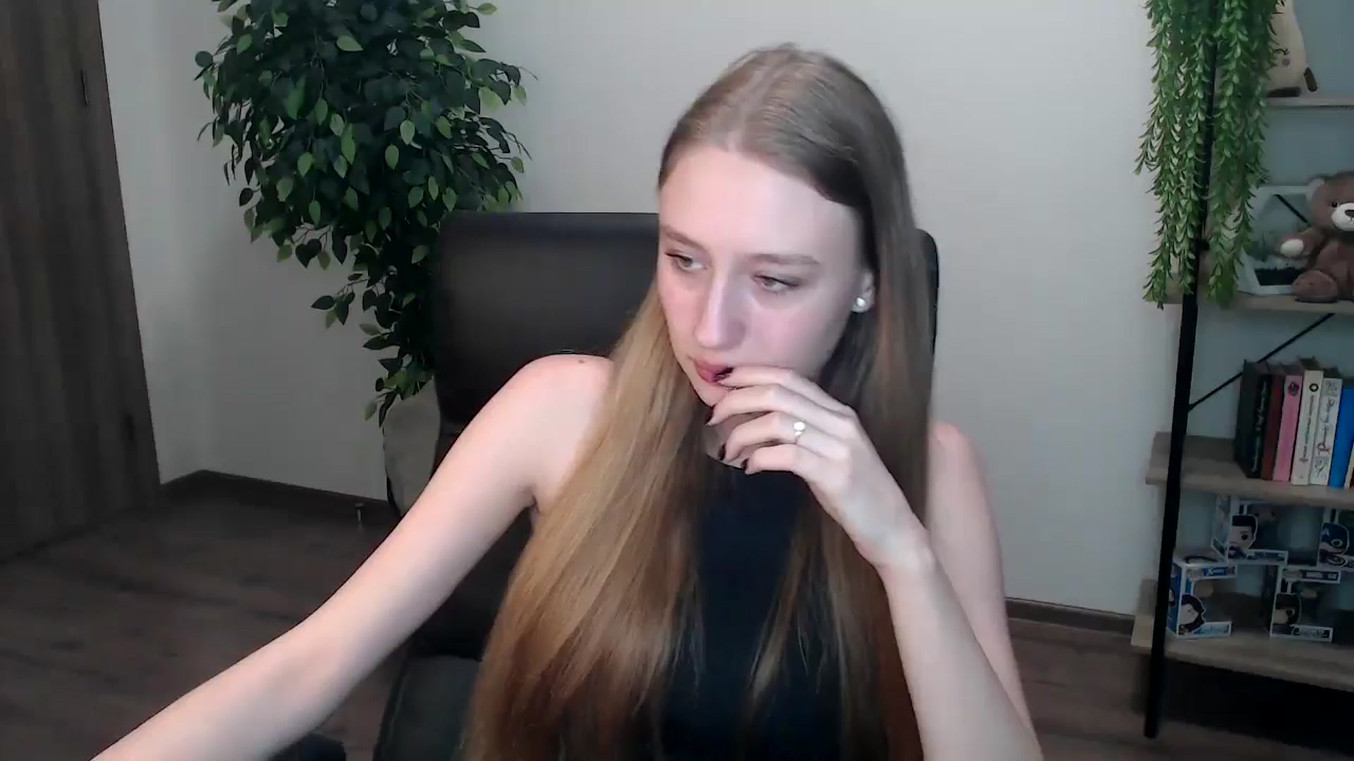 Gallery image thumbnail from HaleyVixen's myfreecams stream on, 11/16/2024, 11:55 image 13 of 20