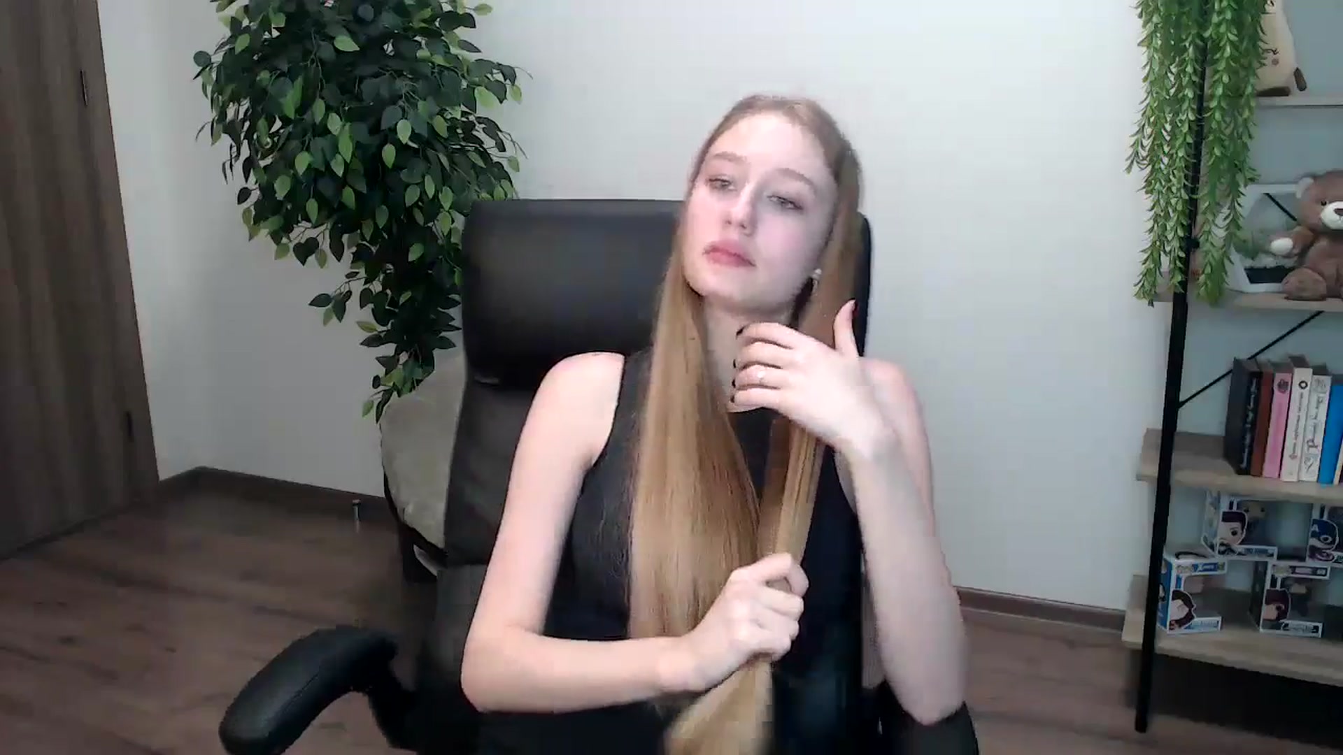 Gallery image thumbnail from HaleyVixen's myfreecams stream on, 11/16/2024, 11:55 image 4 of 20