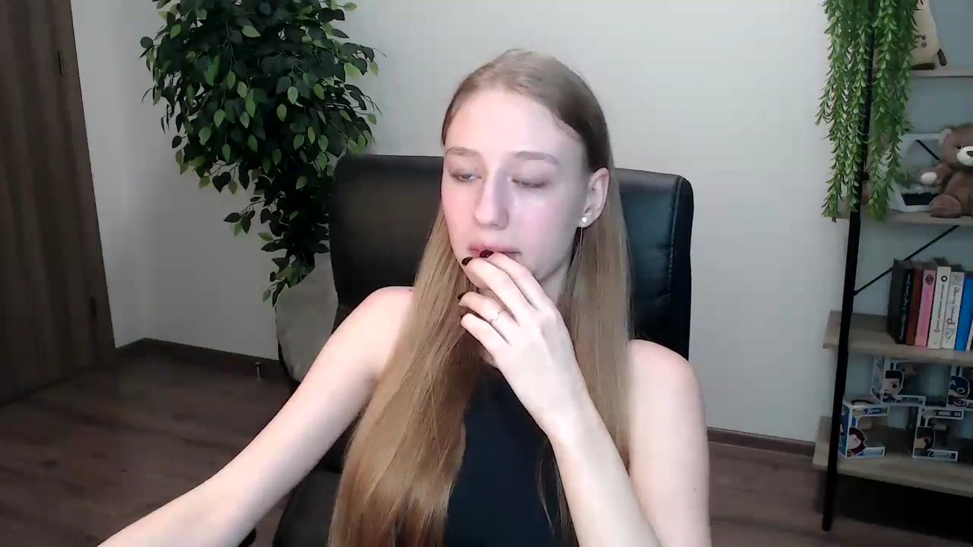 Gallery image thumbnail from HaleyVixen's myfreecams stream on, 11/16/2024, 11:55 image 5 of 20