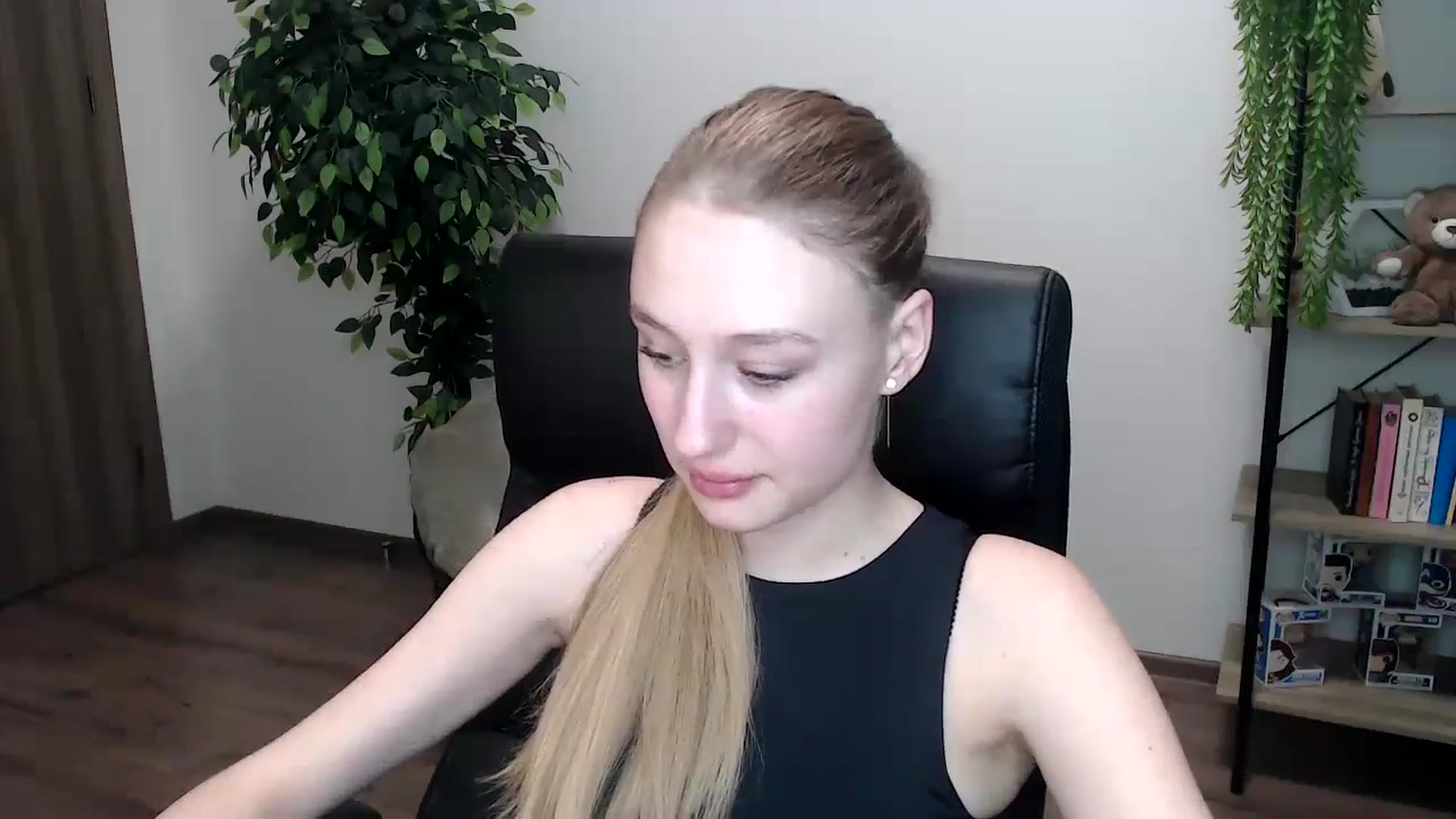 Gallery image thumbnail from HaleyVixen's myfreecams stream on, 11/16/2024, 13:01 image 19 of 20