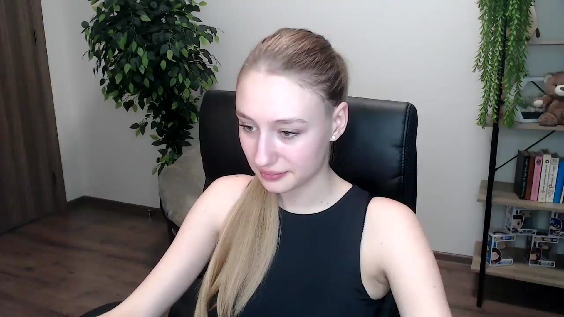 Gallery image thumbnail from HaleyVixen's myfreecams stream on, 11/16/2024, 13:01 image 4 of 20