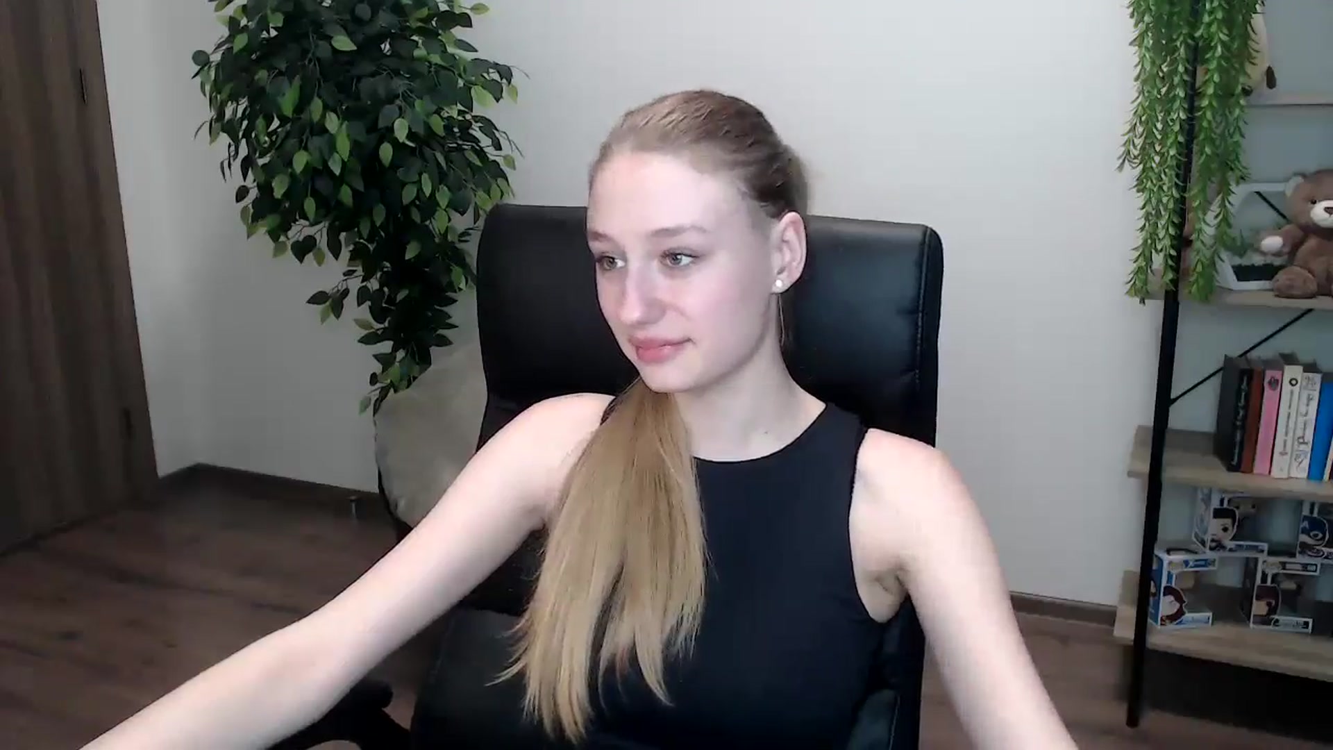 Gallery image thumbnail from HaleyVixen's myfreecams stream on, 11/16/2024, 13:01 image 18 of 20
