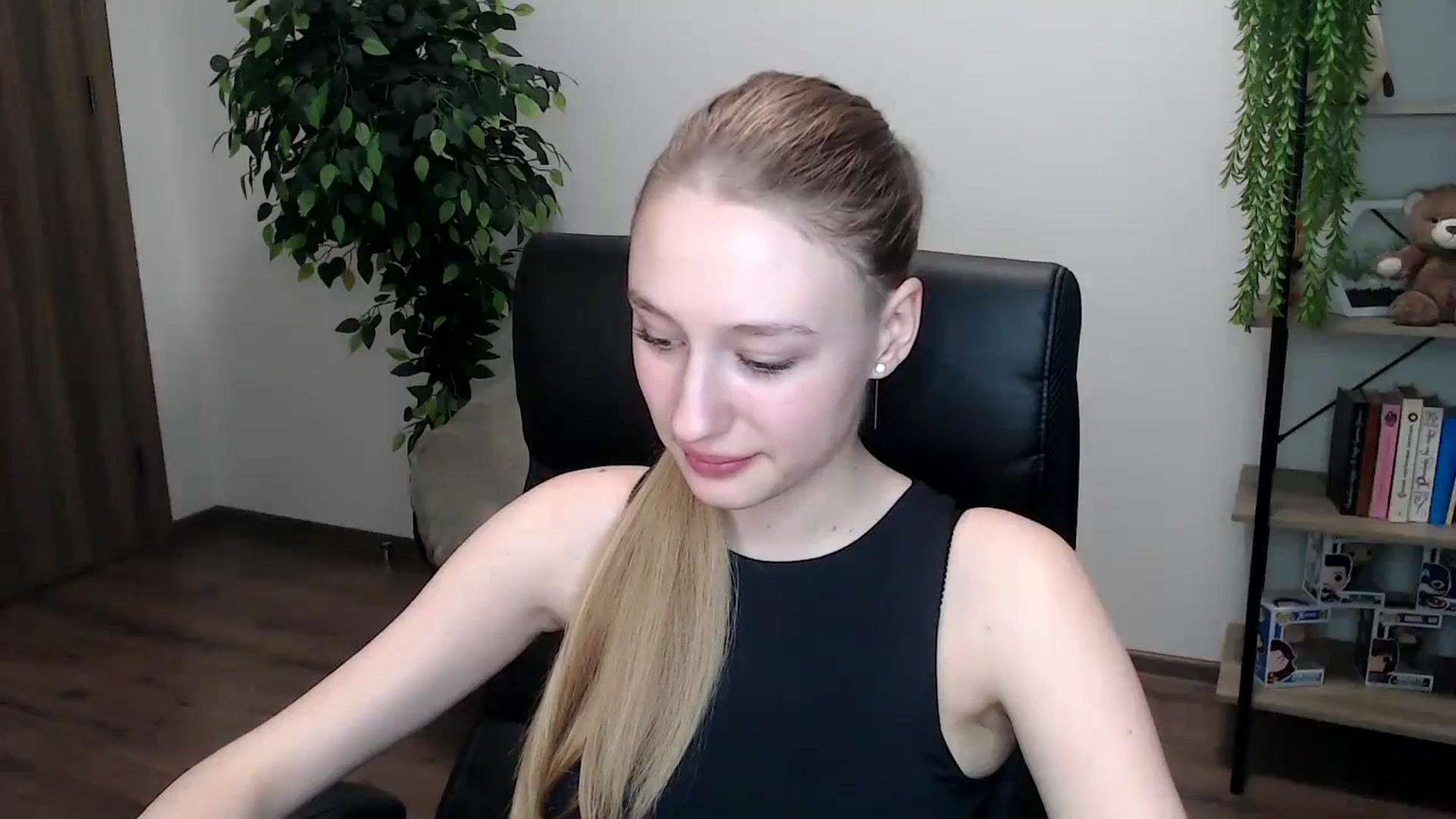 Gallery image thumbnail from HaleyVixen's myfreecams stream on, 11/16/2024, 13:01 image 5 of 20
