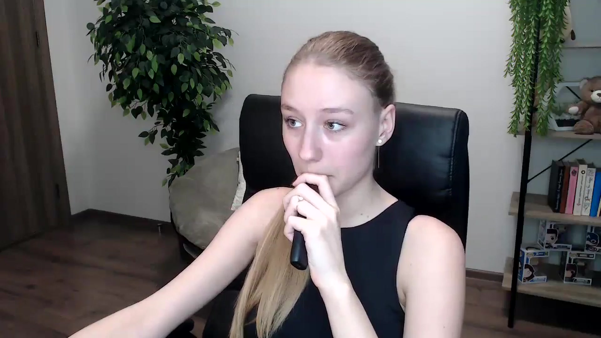 Gallery image thumbnail from HaleyVixen's myfreecams stream on, 11/16/2024, 13:01 image 2 of 20