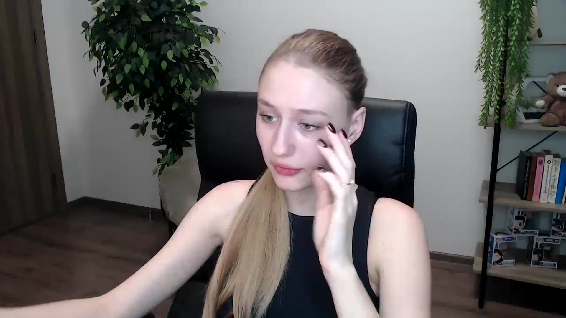 Gallery image thumbnail from HaleyVixen's myfreecams stream on, 11/16/2024, 13:01 image 9 of 20