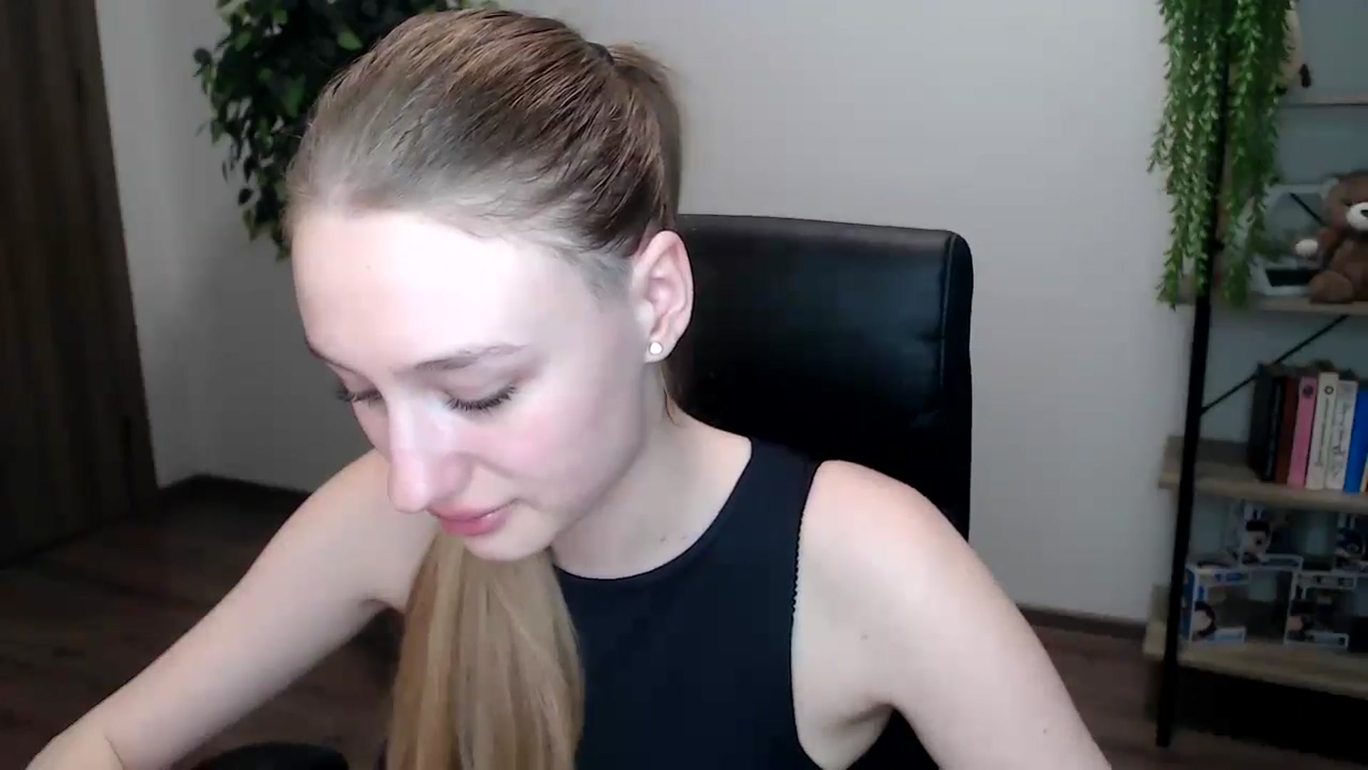 Gallery image thumbnail from HaleyVixen's myfreecams stream on, 11/16/2024, 13:01 image 20 of 20