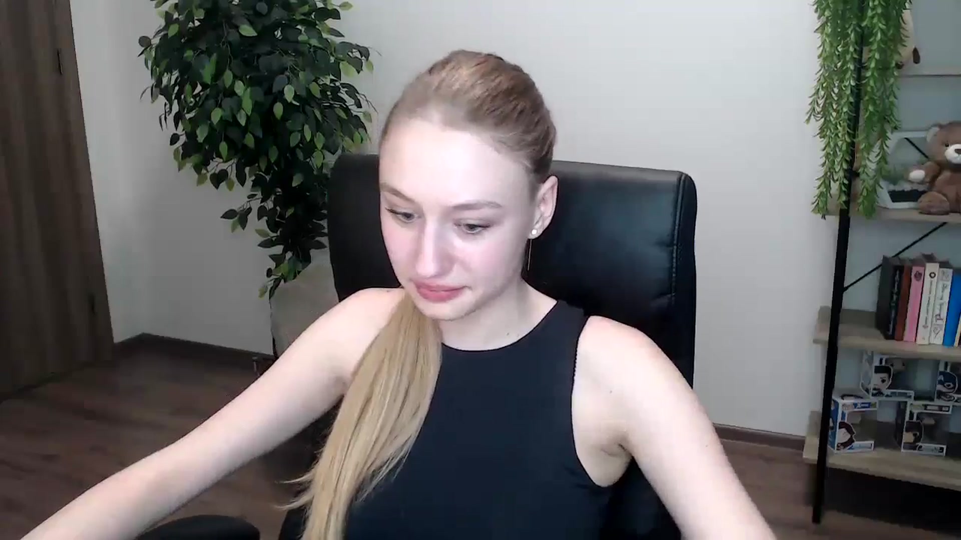 Gallery image thumbnail from HaleyVixen's myfreecams stream on, 11/16/2024, 13:01 image 15 of 20