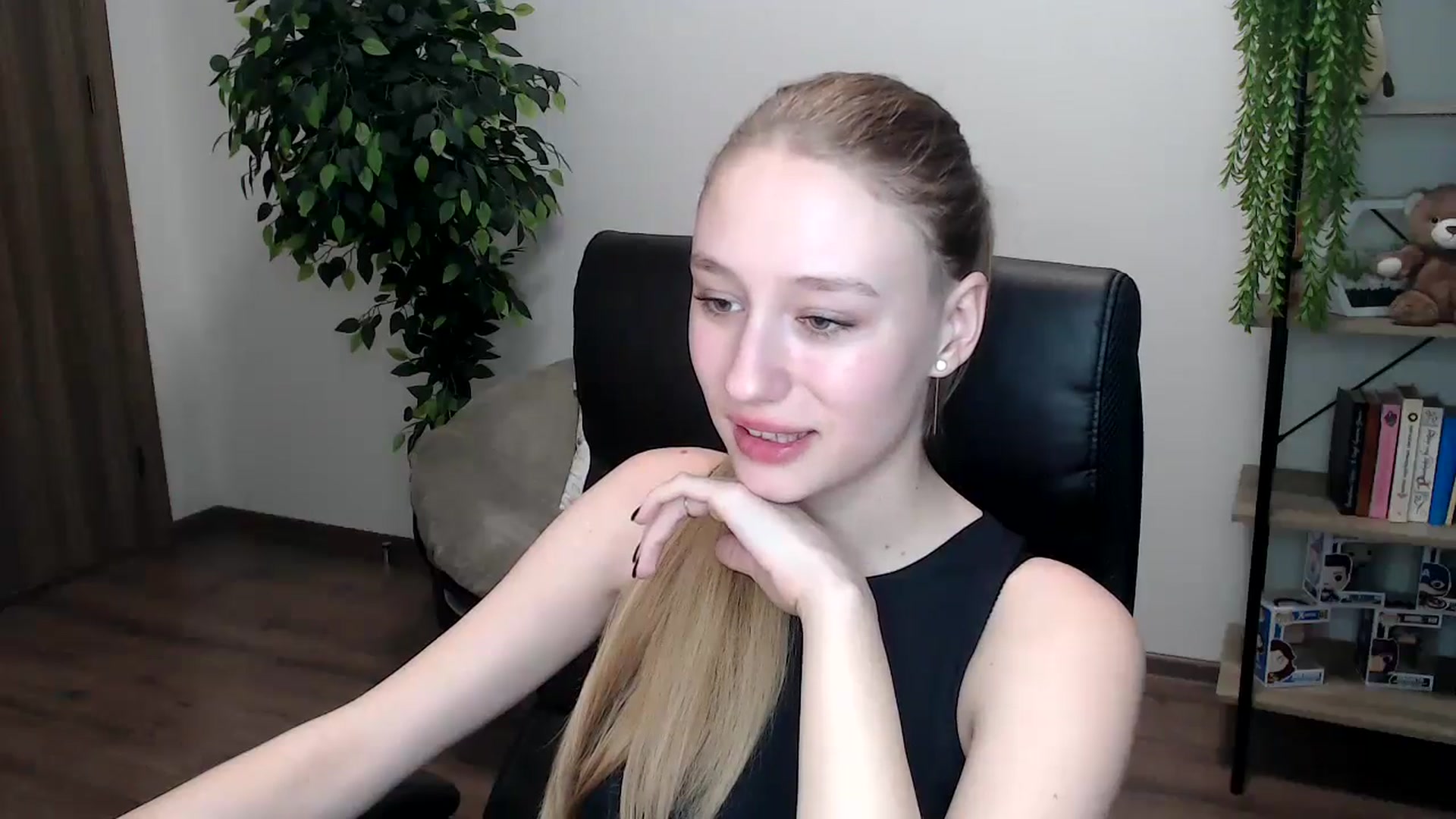 Gallery image thumbnail from HaleyVixen's myfreecams stream on, 11/16/2024, 13:01 image 11 of 20