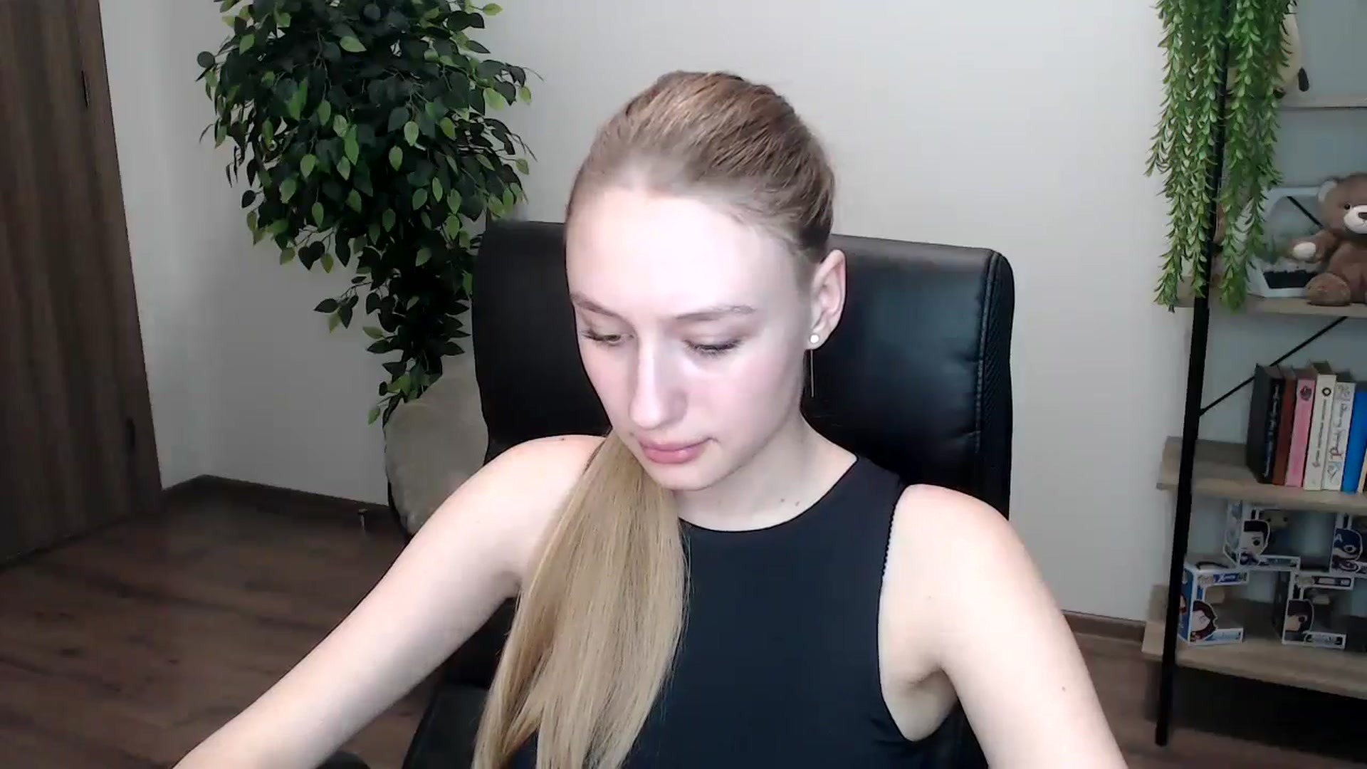 Gallery image thumbnail from HaleyVixen's myfreecams stream on, 11/16/2024, 13:01 image 7 of 20